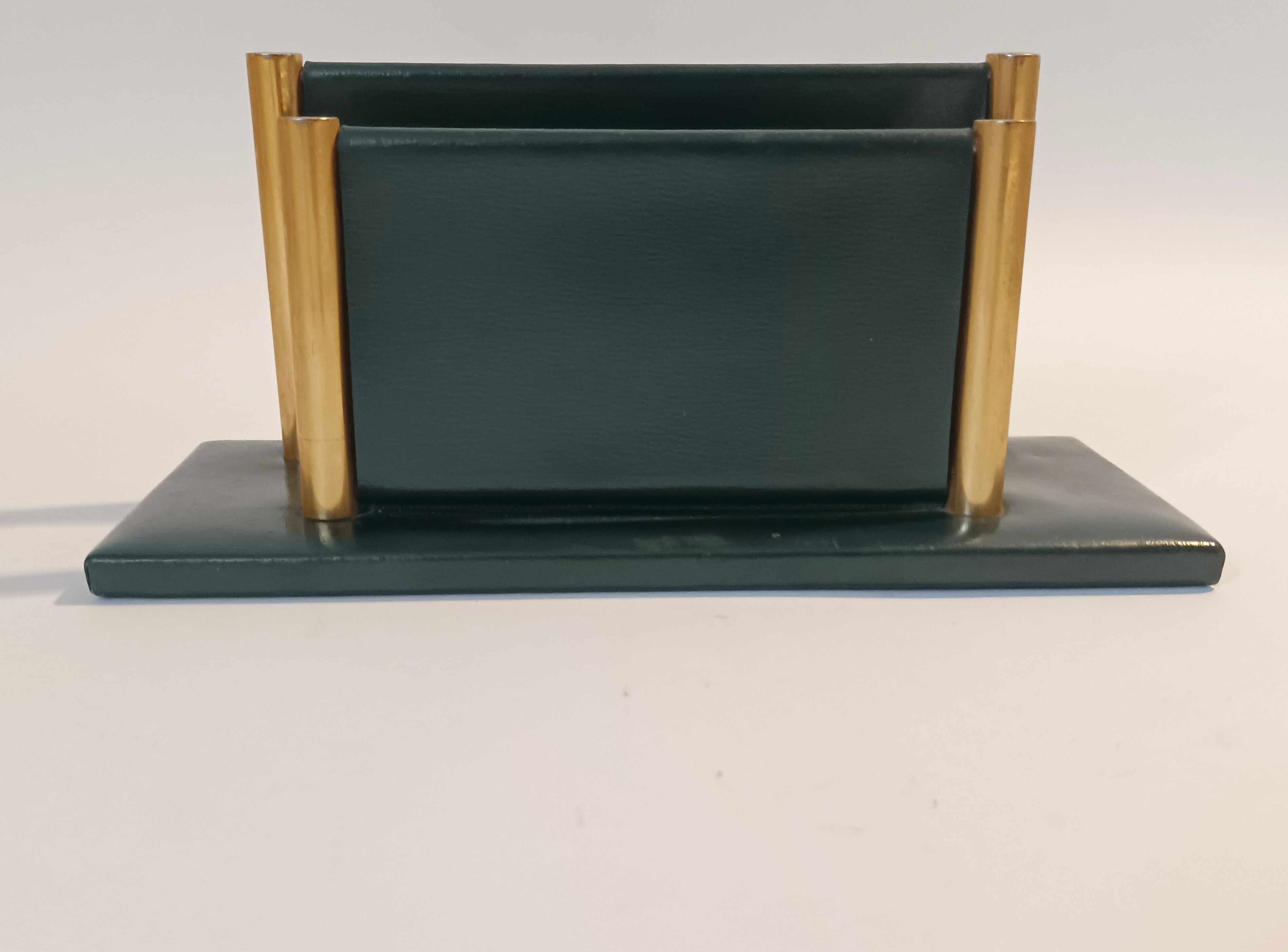 Porte-lettres Art Déco en cuir vert et laiton doré