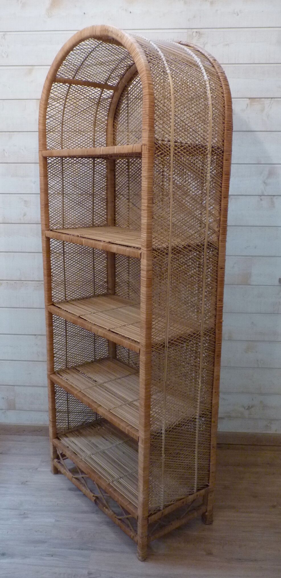 Large shelf rattan