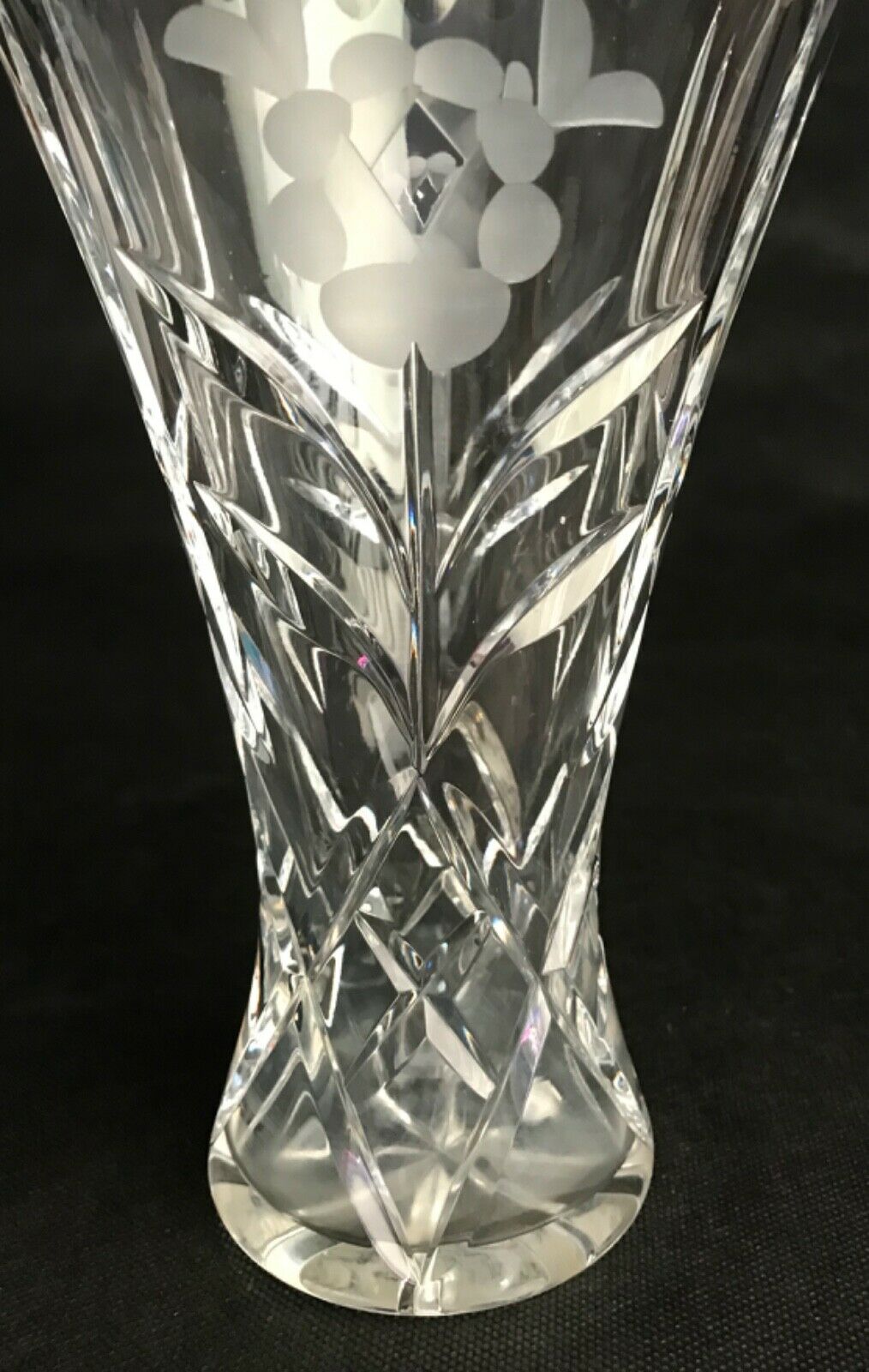 Crystal vase chiseled flower with frosted petals