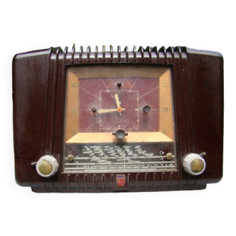 Poste de radio Philips en bakélite vintage.