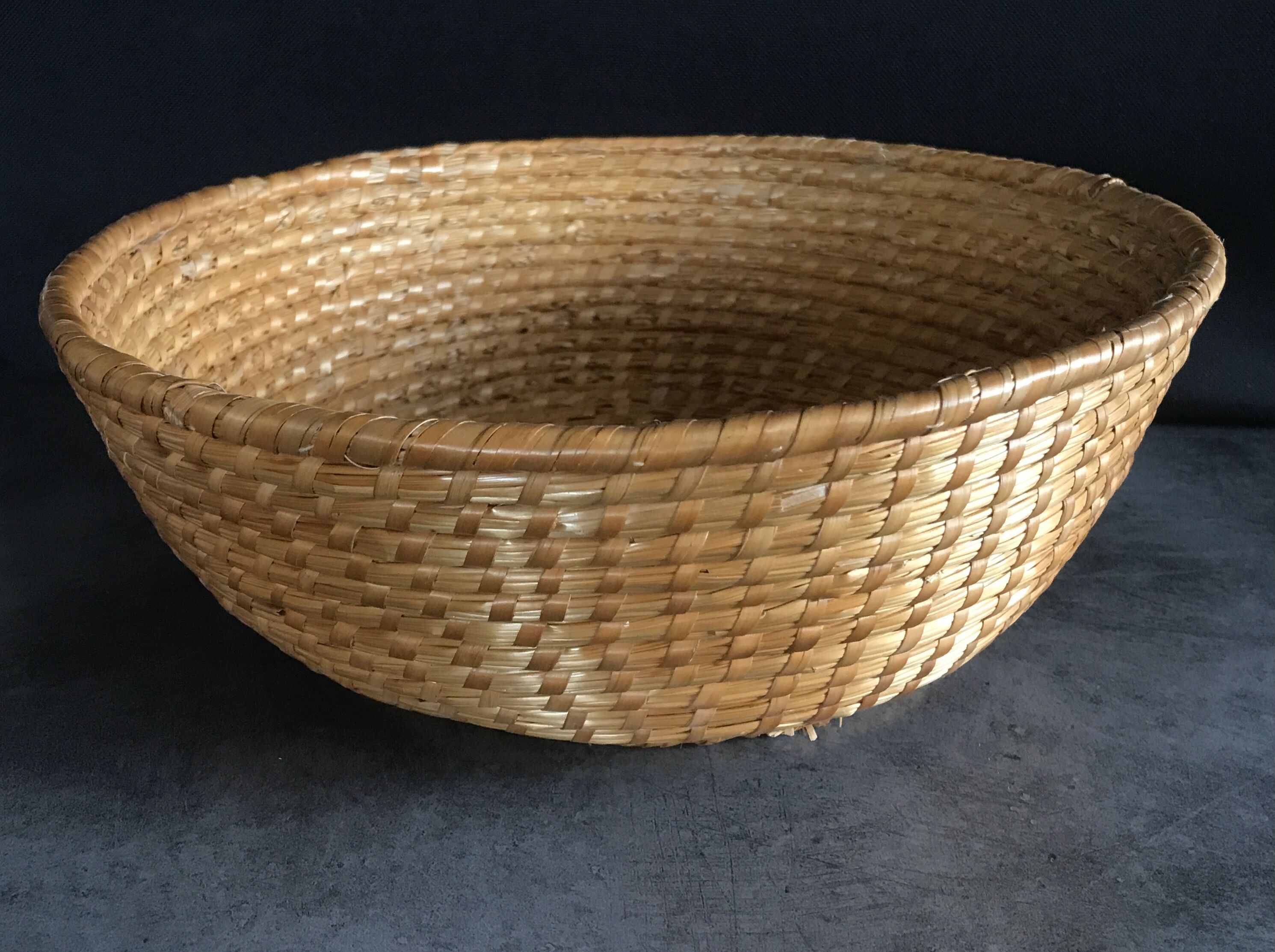 Vintage woven straw basket 29 cm