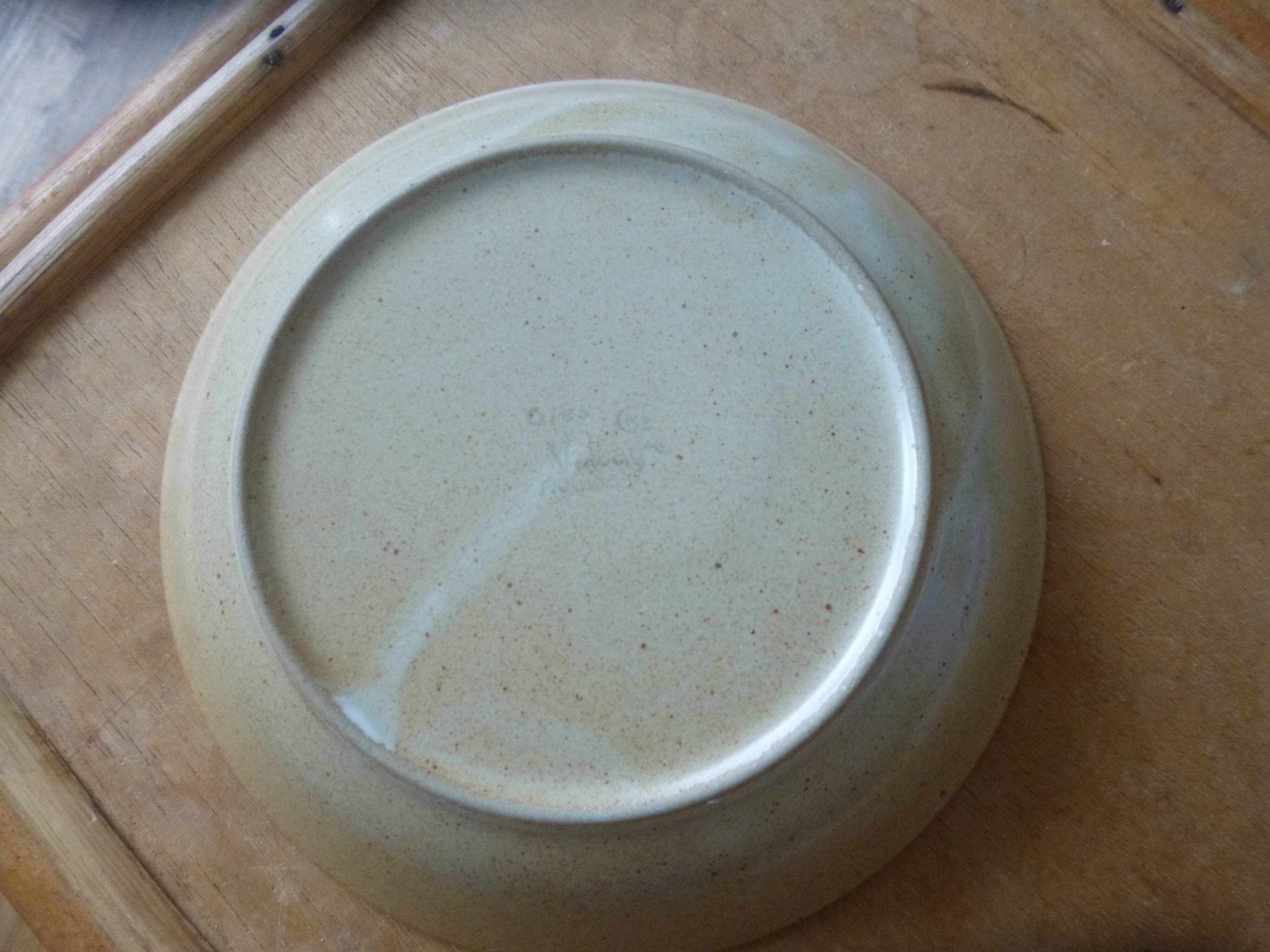 2 hollow sandstone plates - Sandstone Village