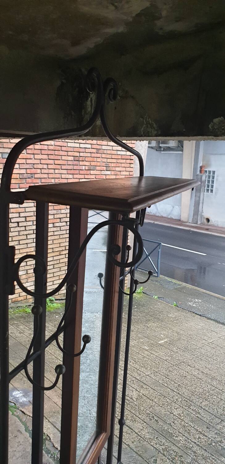 Contemporary locker room