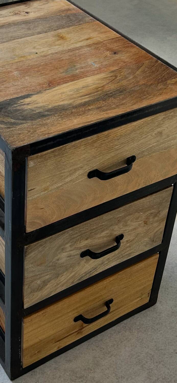 Bloc tiroirs industriel en très bon état