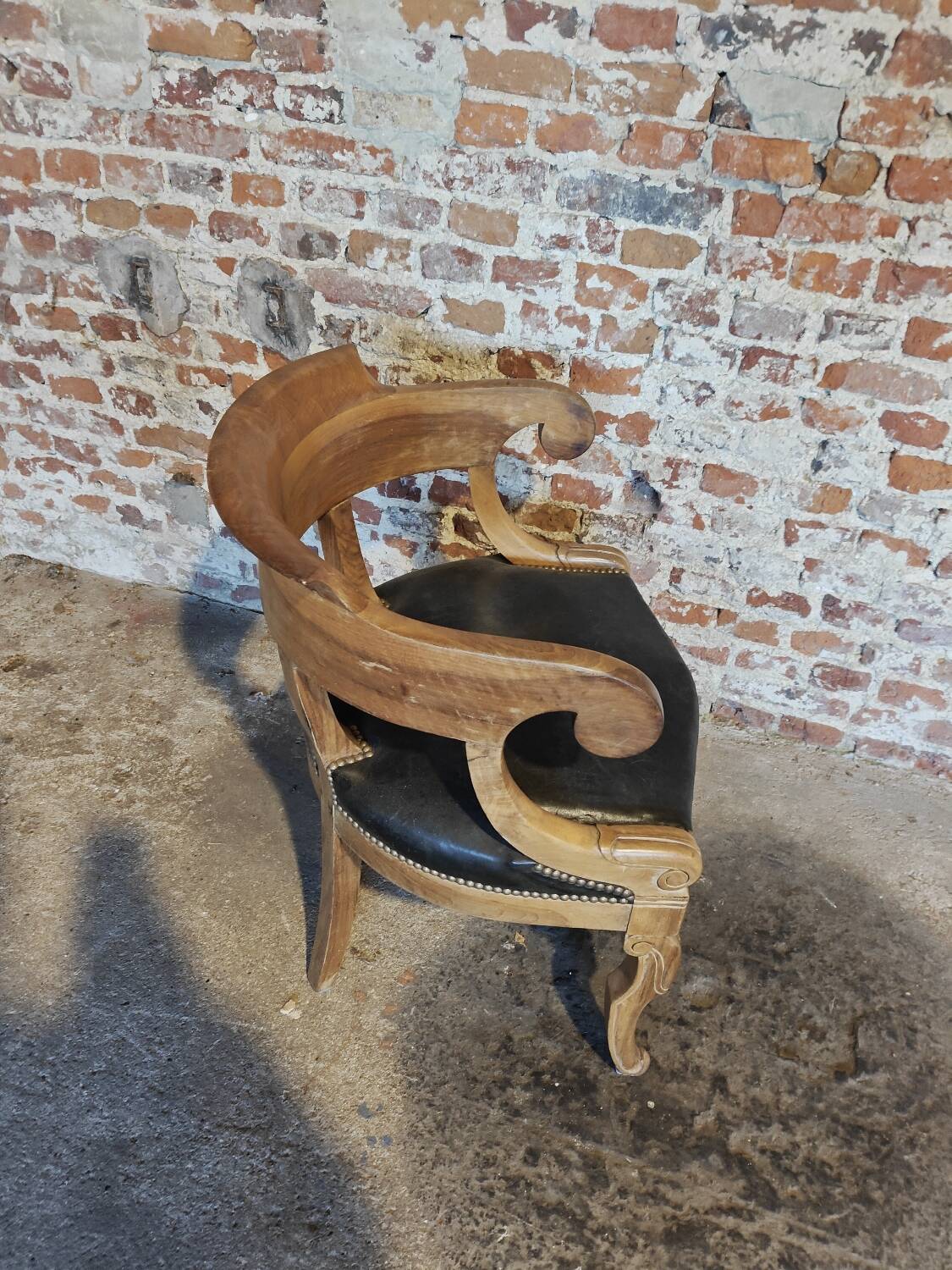 Antique Empire armchair in wood and black leather – gondola backrest