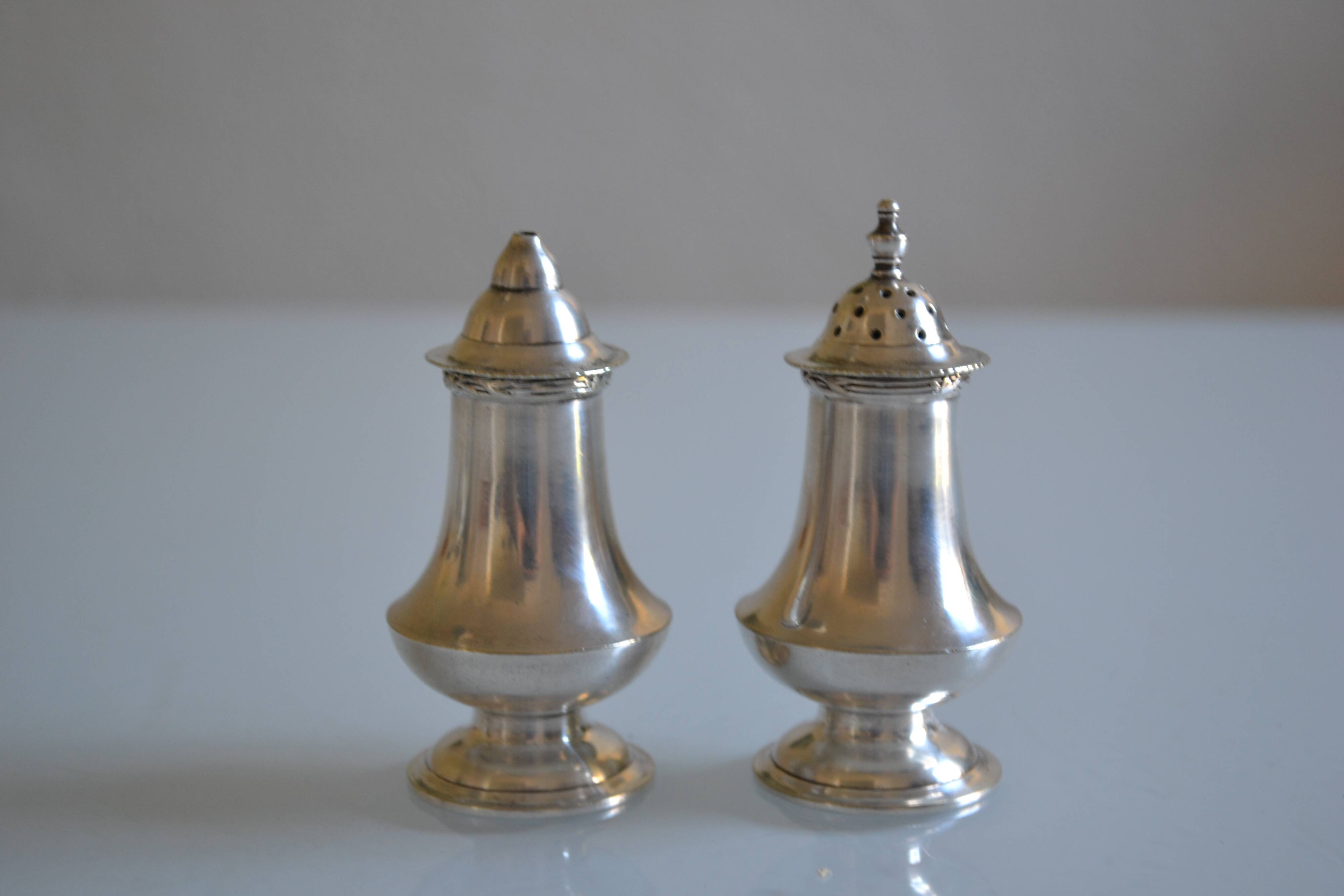 Salt and pepper shaker set, silver-plated metal, Mappin & Webb's Prince's Plate.
