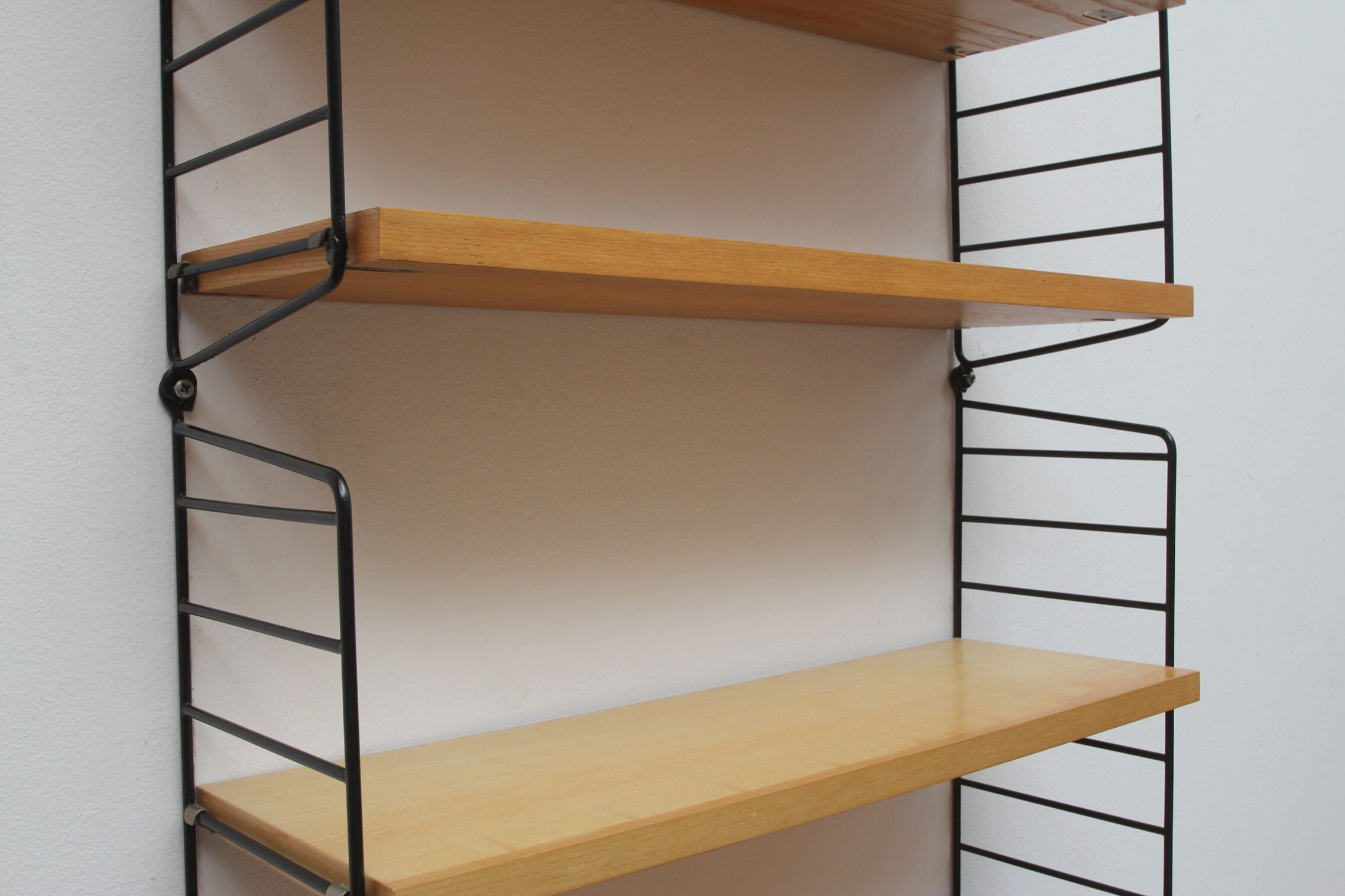 1960s wall unit in ash 7 shelves, Nisse Strinning