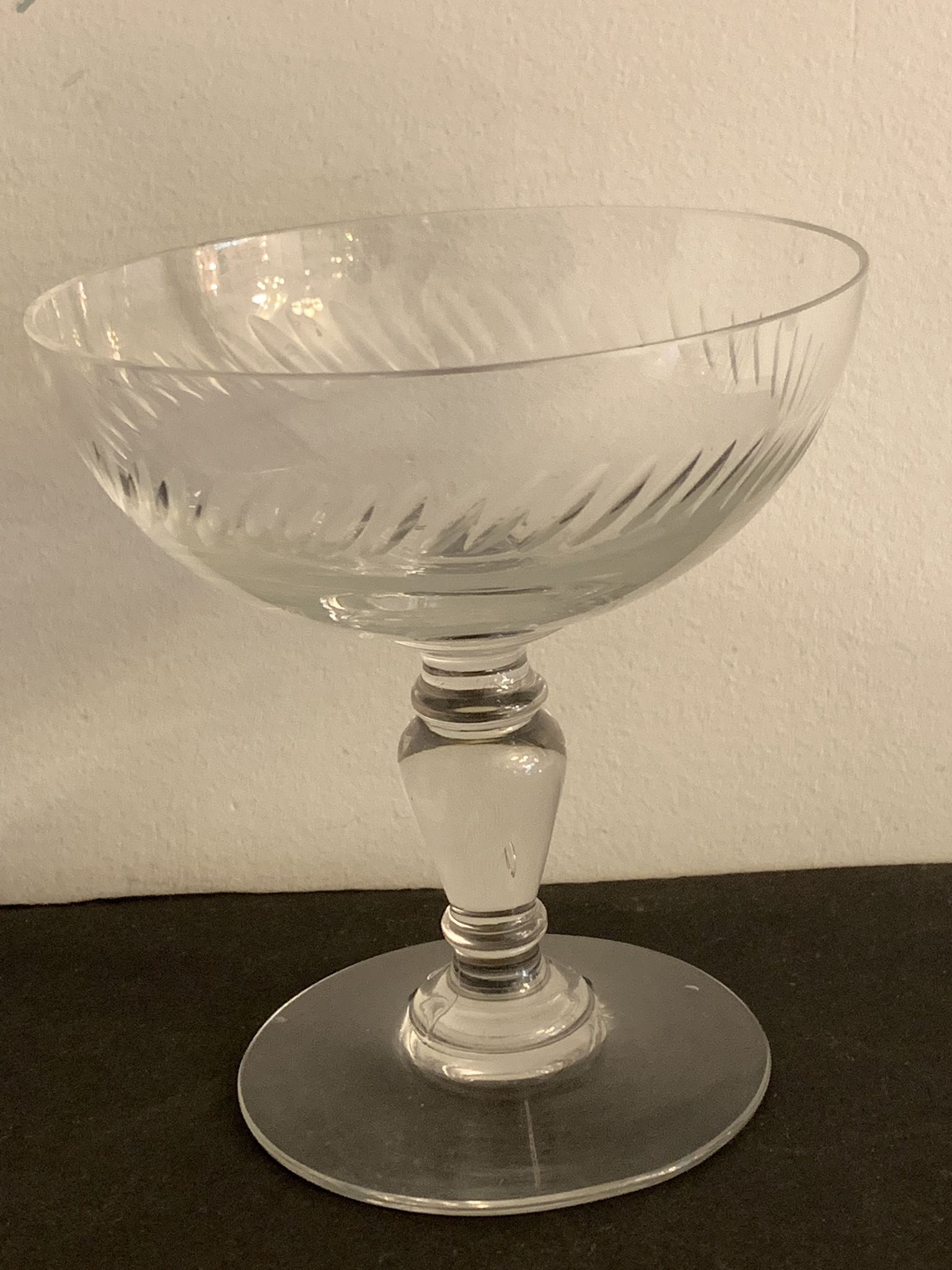 6 coupes à champagne anciennes en cristallin soufflé