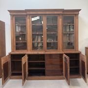 Large English library with a projection (renovated)