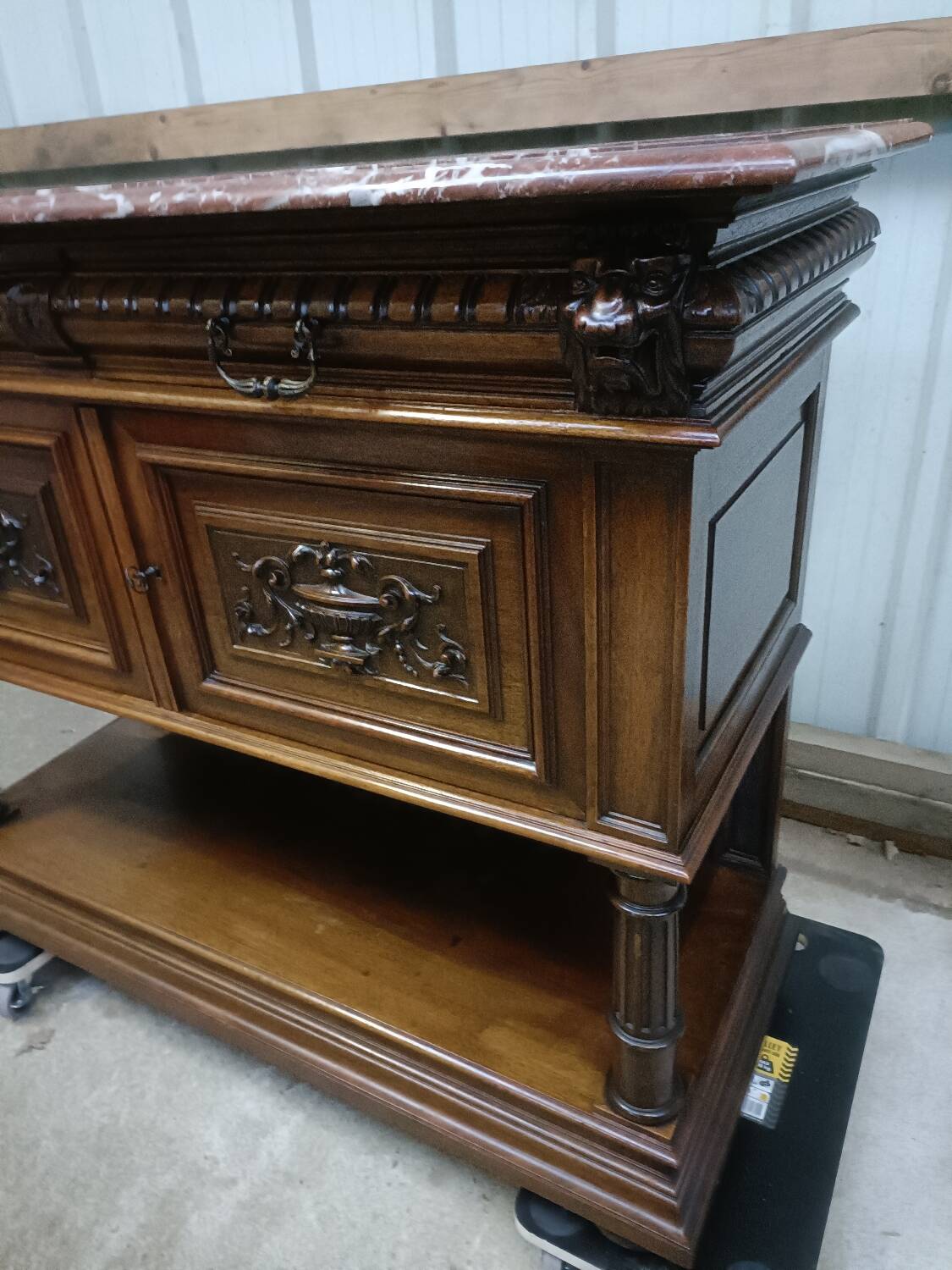Solid walnut sideboard, Henri II style, Renaissance, with pink and white marble top