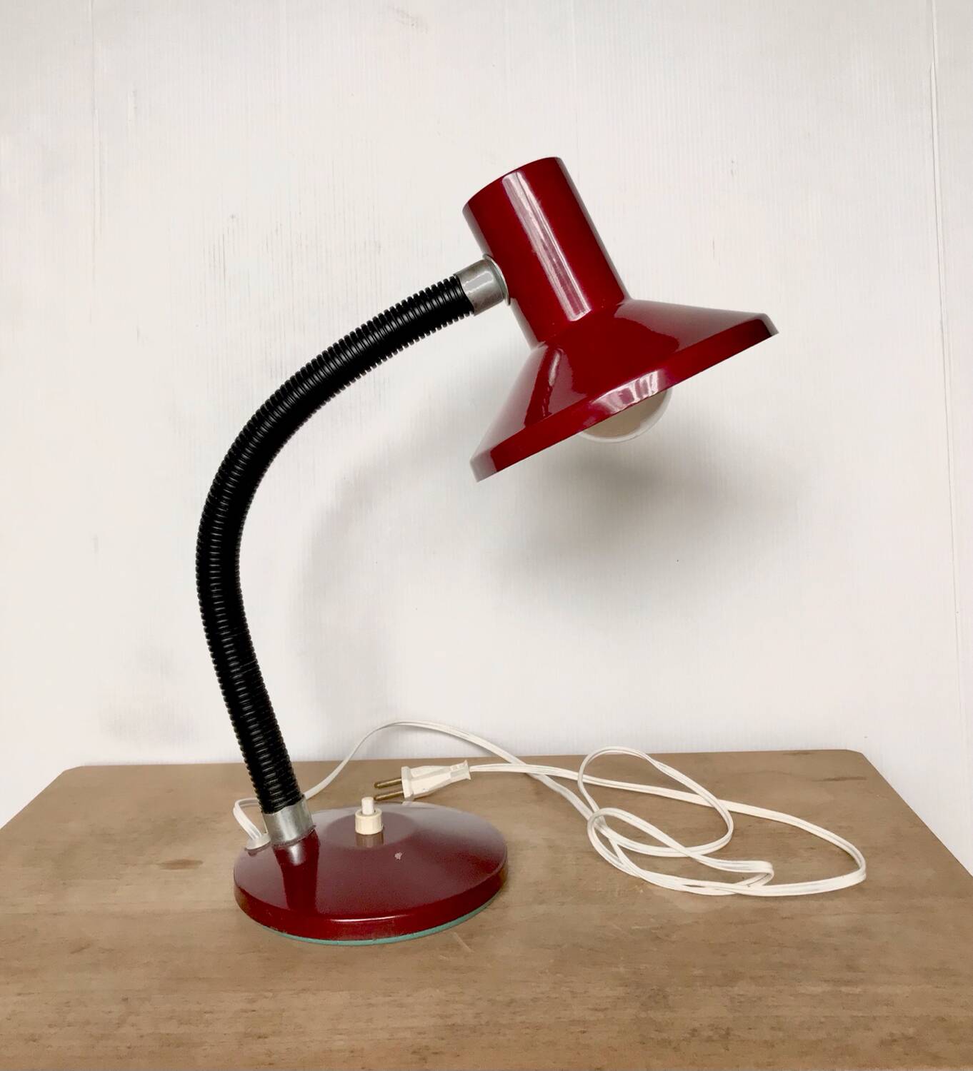 Vintage flexible burgundy metal desk lamp