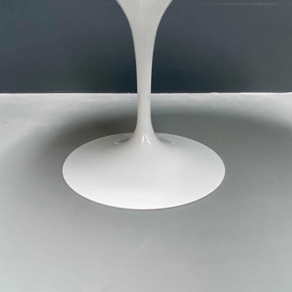 Aresbescato marble dining table by Eero Saarinen for Knoll
