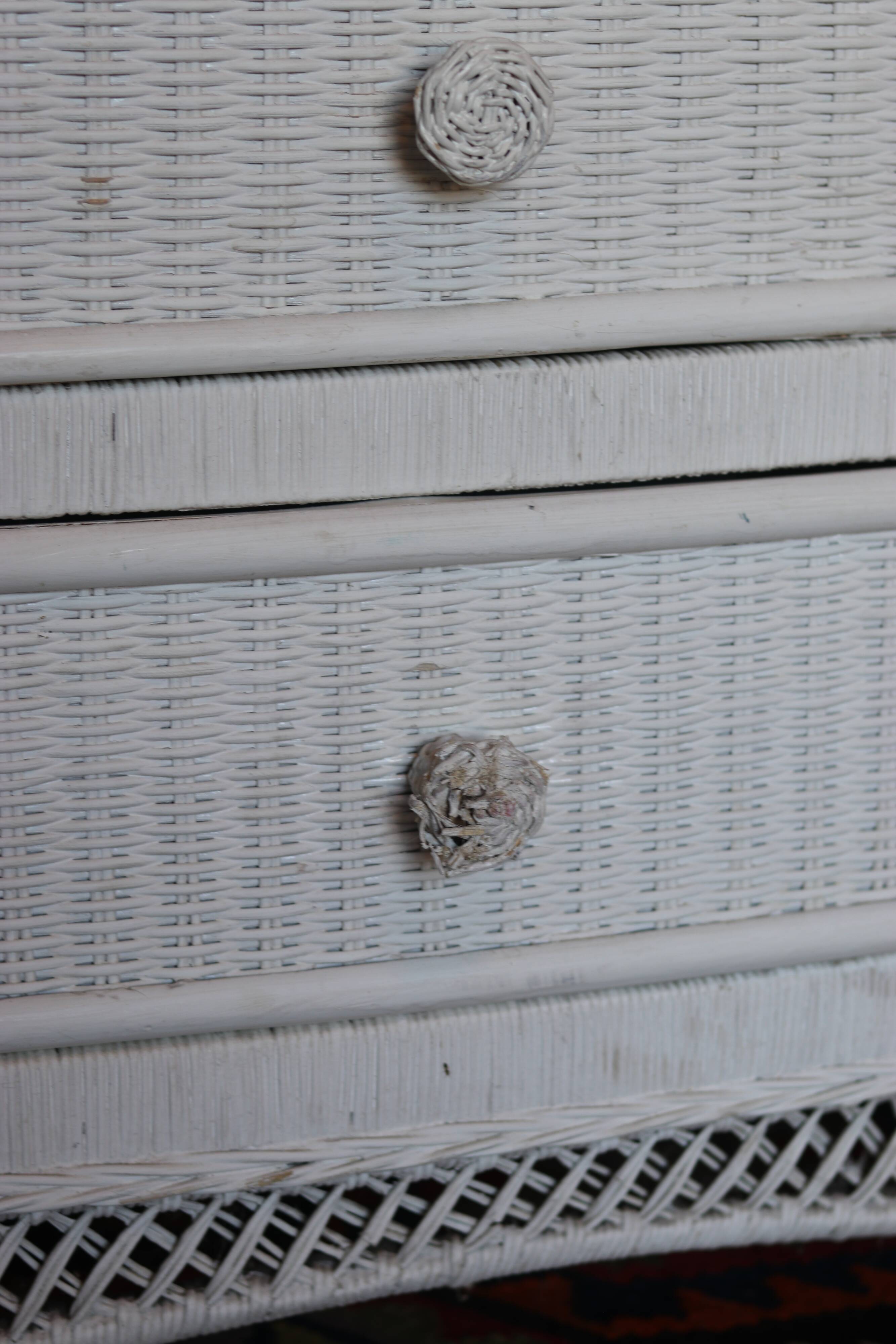 Chiffonnier vintage en osier blanc