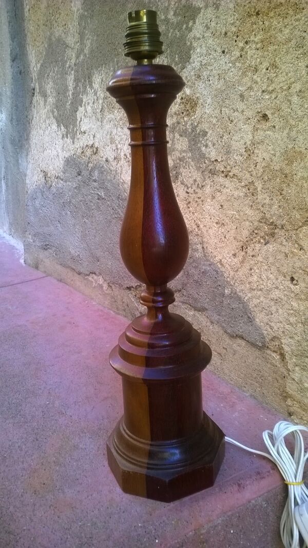 Lampe en bois fruitier