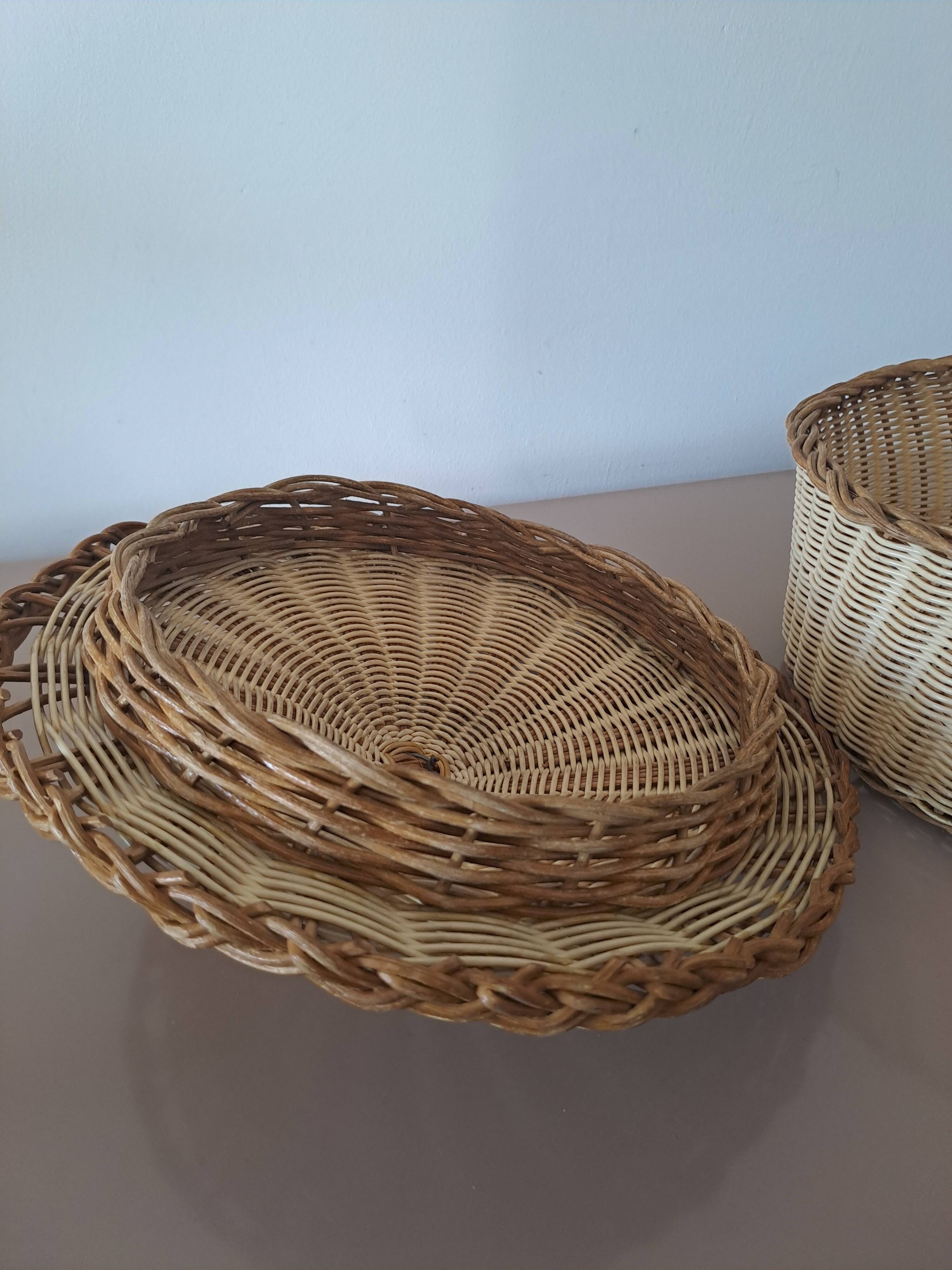 Vintage woven wicker basket with lid - Natural crafts