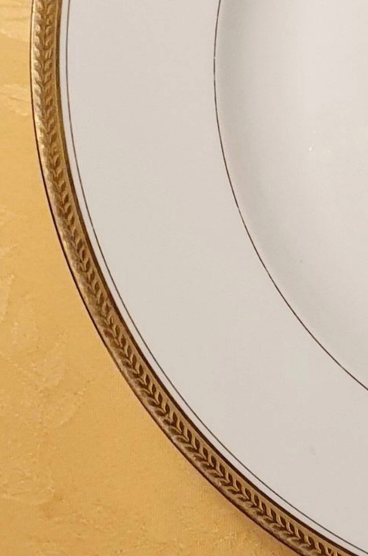Large shallow dish in Limoges porcelain - F. Legrand & Cie