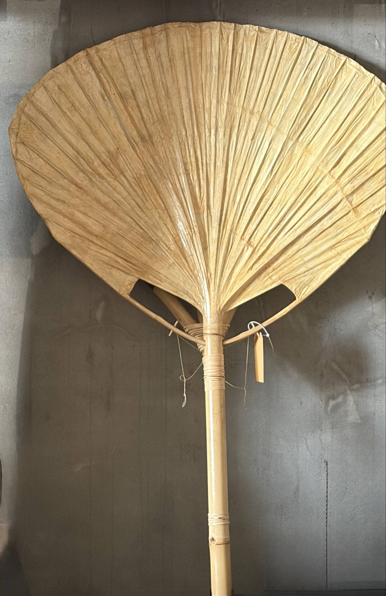 Lampadaire Uchiwa grand par Ingo Maurer pour Design M.