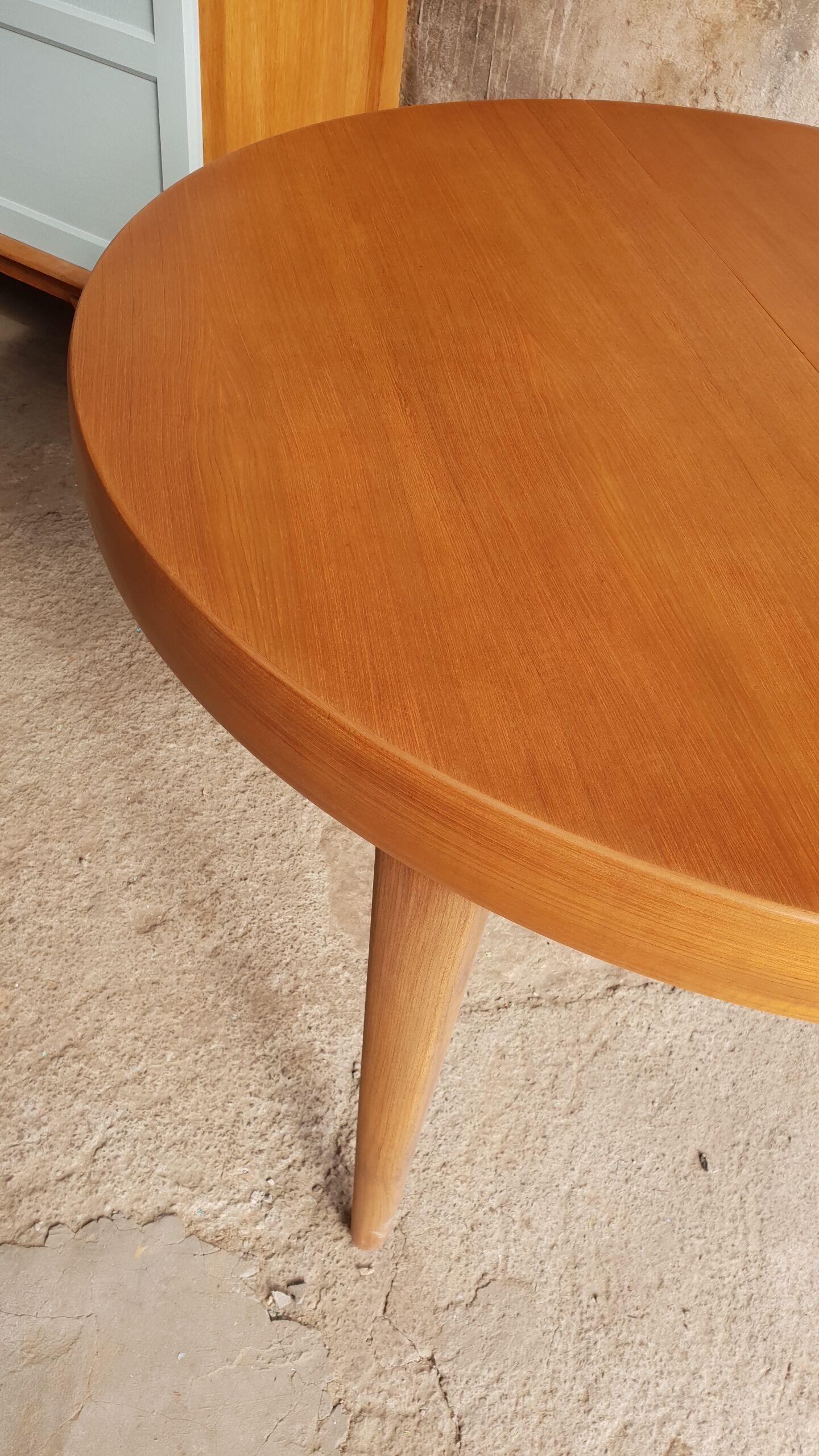 Table ronde scandinave extensible