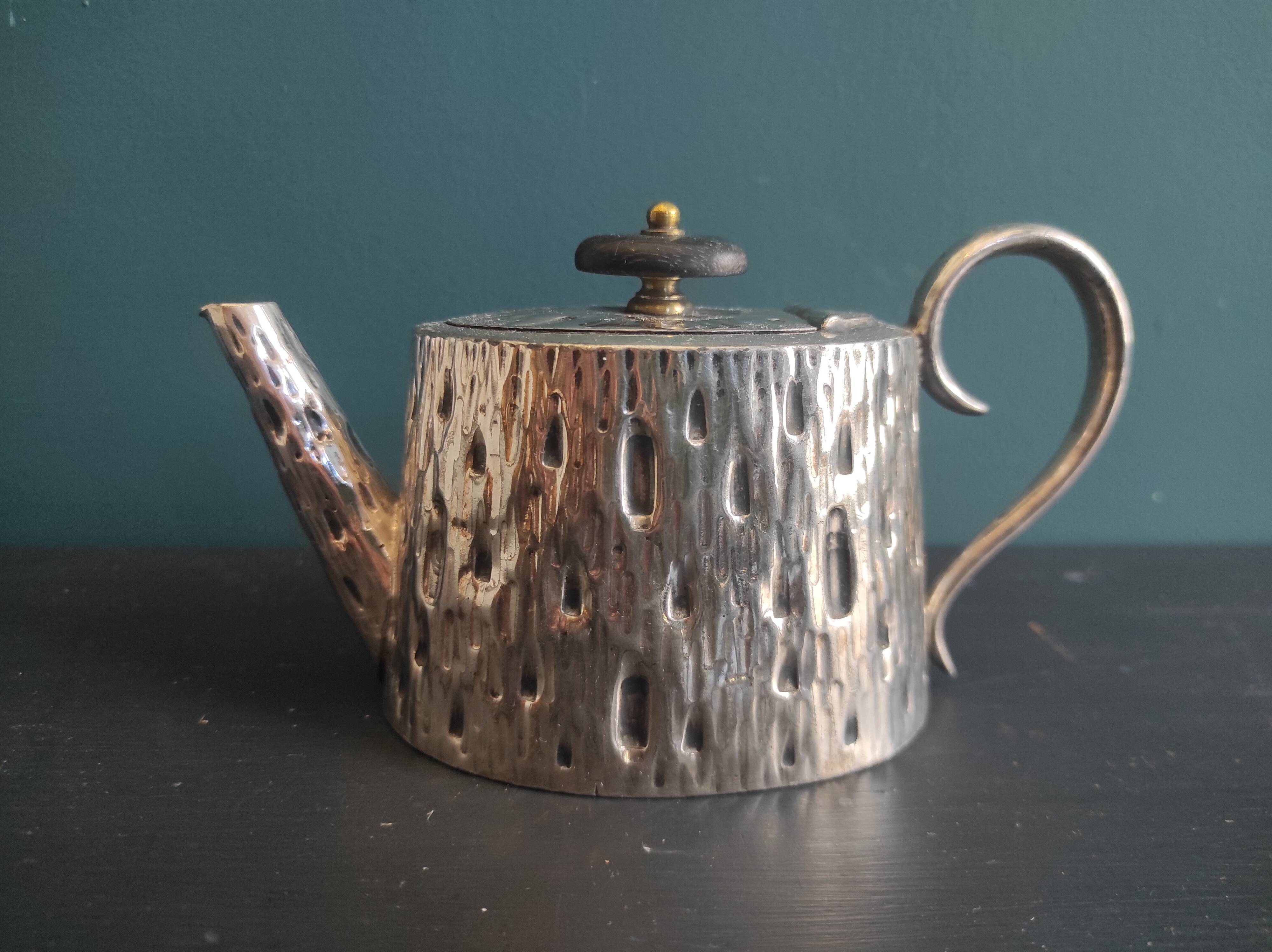 Silverplated tea pot, Kirby, Beard & Co, Paris, Made in England