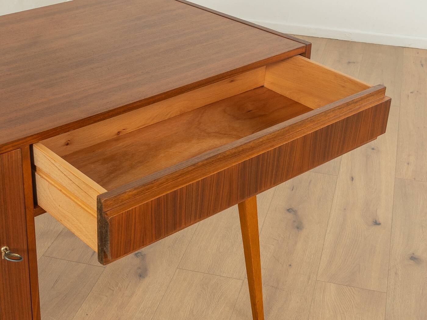 Independent office from the 1950s