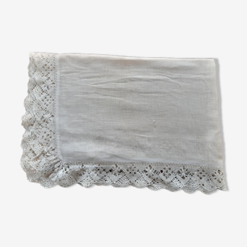 Nappe en fil de coton blanc-écru bordure au crochet. fait main. années 50.
