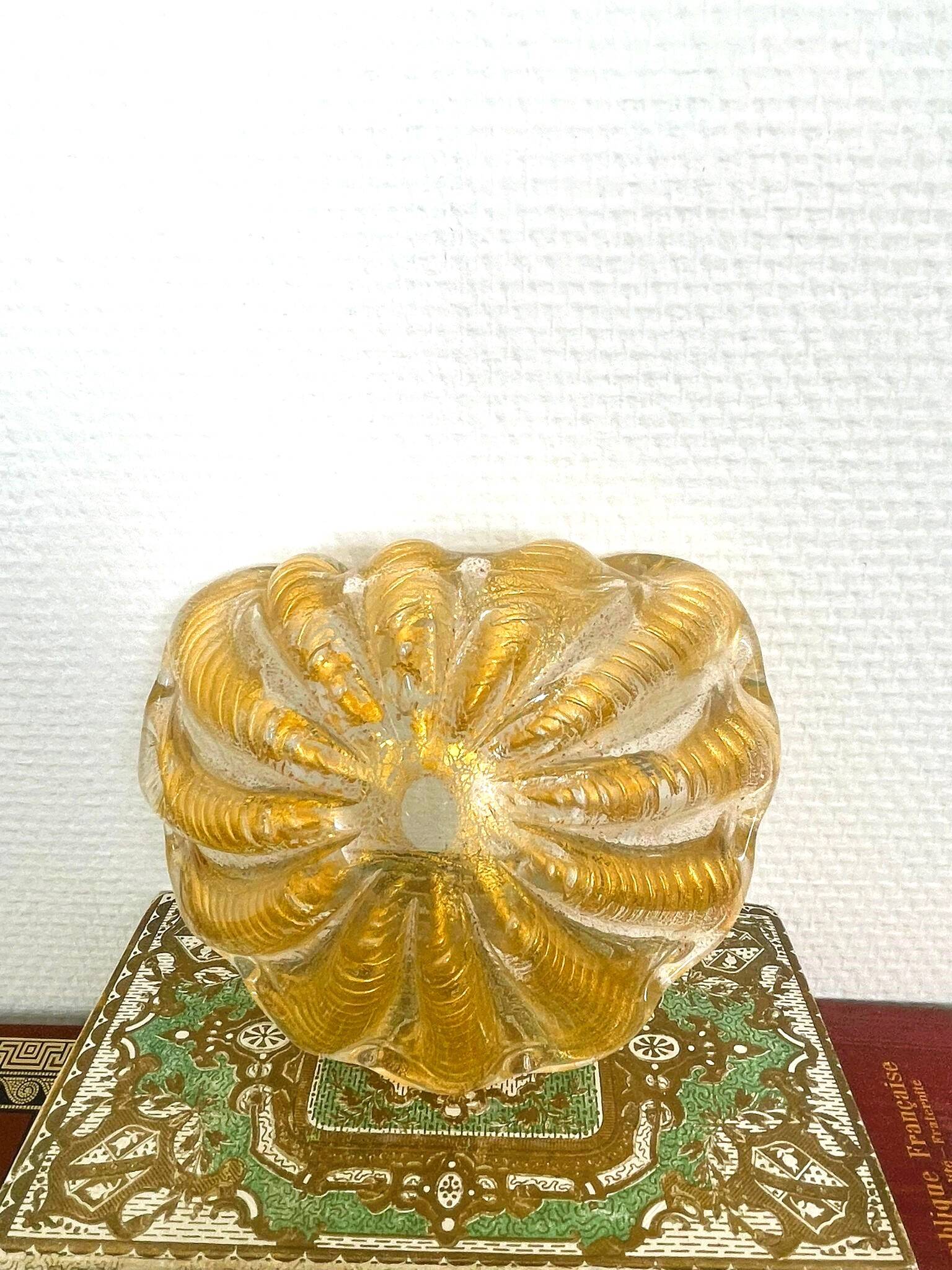 Murano glass scallop bowl in Italy with gold glitter trim
