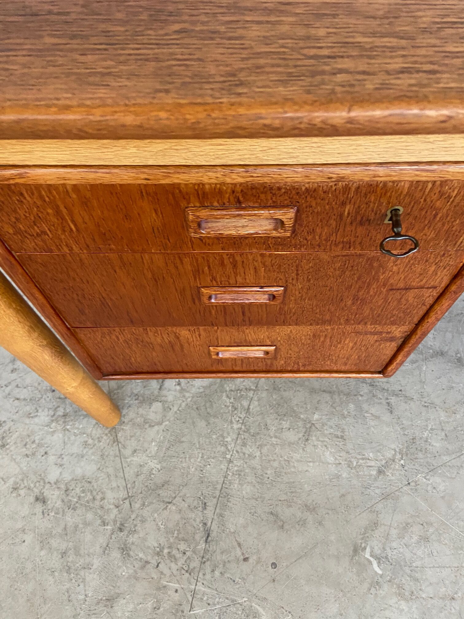 Vintage Danish desk in teak and oak by Børge Mogensen for Søborg Møbelfabrik, 1960s.