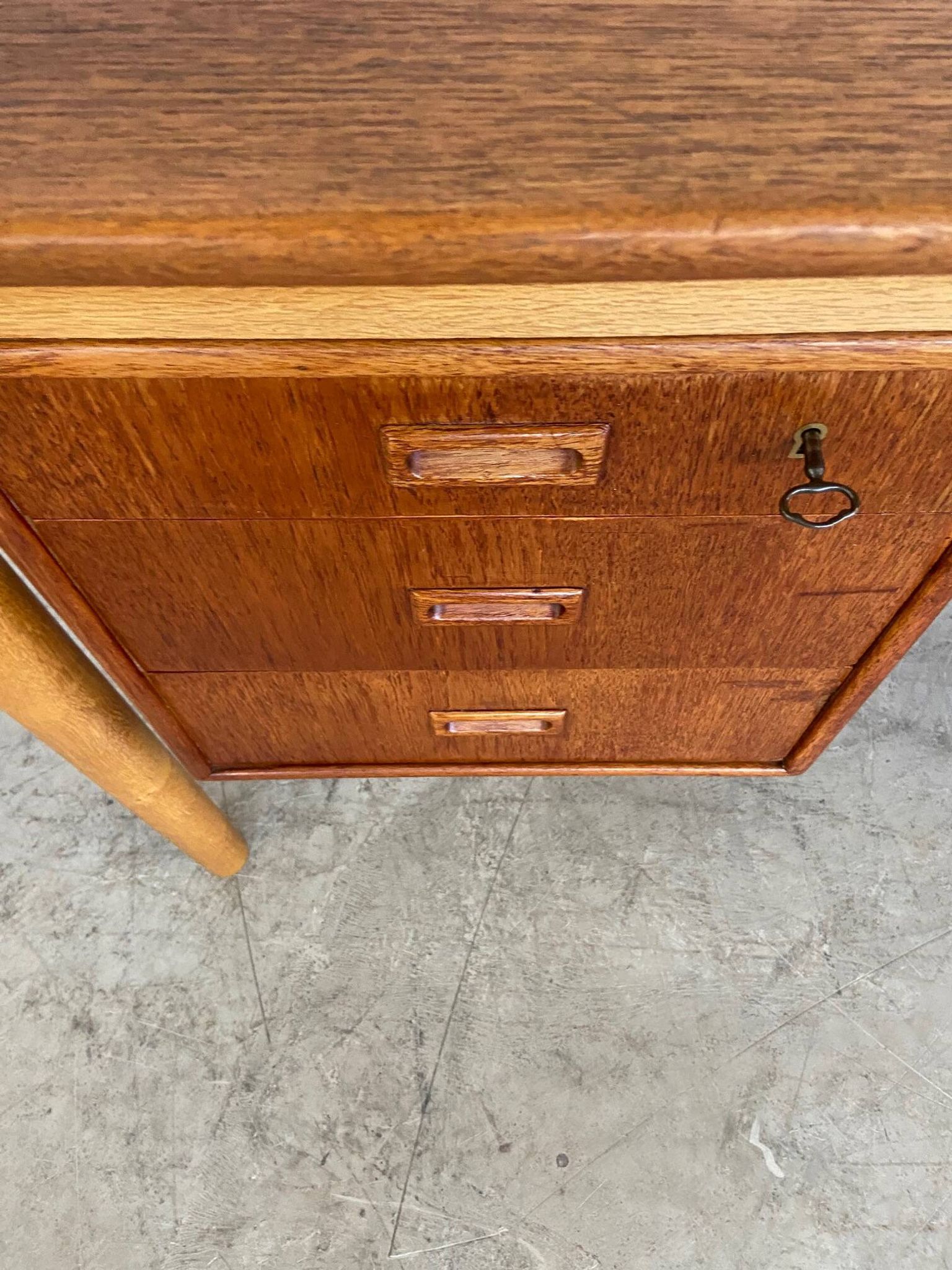 Vintage Danish desk in teak and oak by Børge Mogensen for Søborg Møbelfabrik, 1960s.