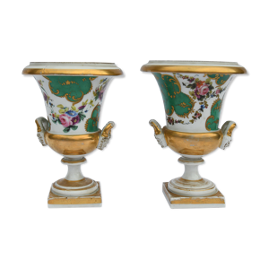 Paire de vases en porcelaine de