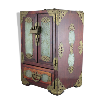 Boite à bijoux chinois en bois orné des plaques de jade