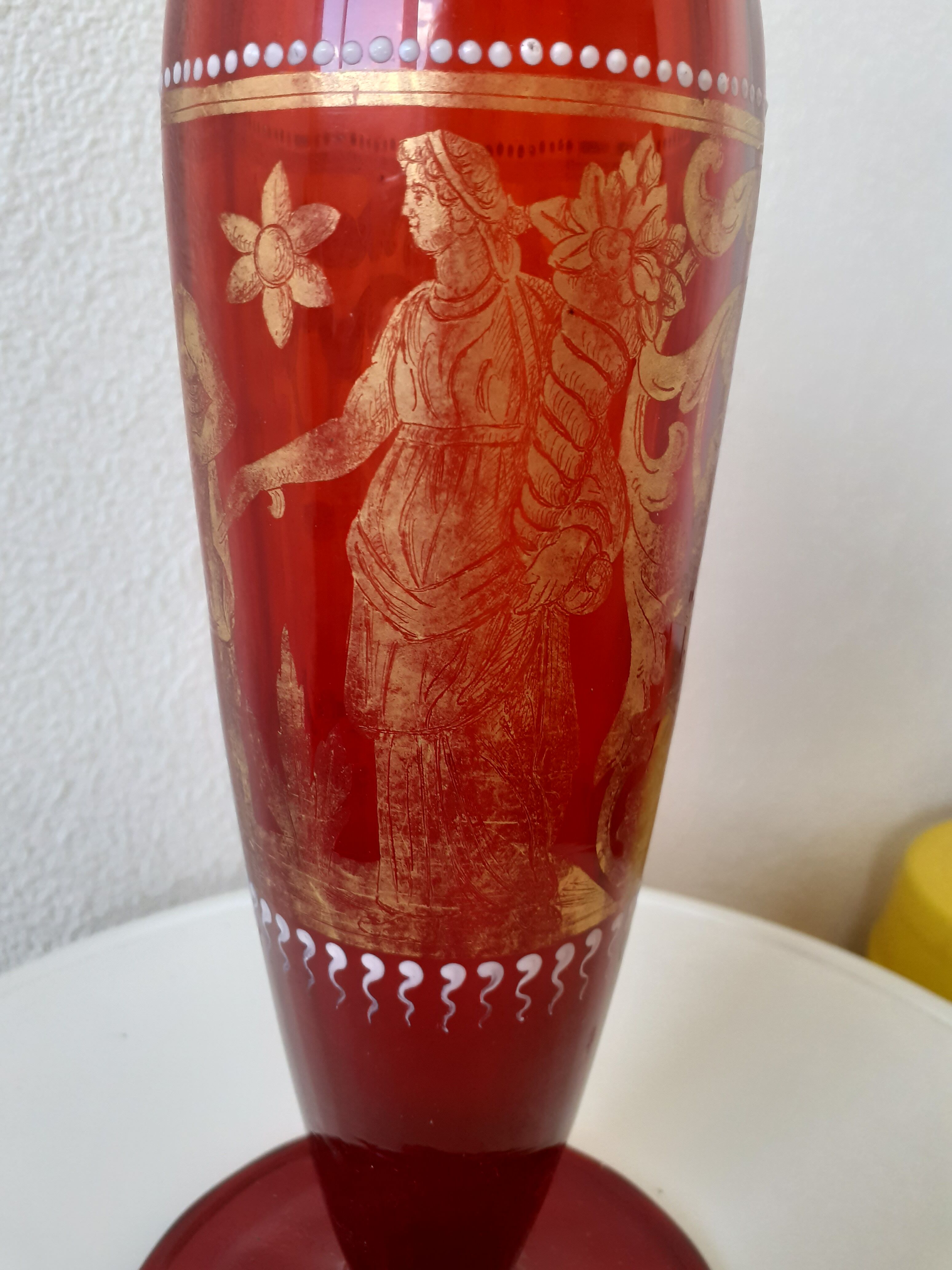 Vase en verre rouge XIXème