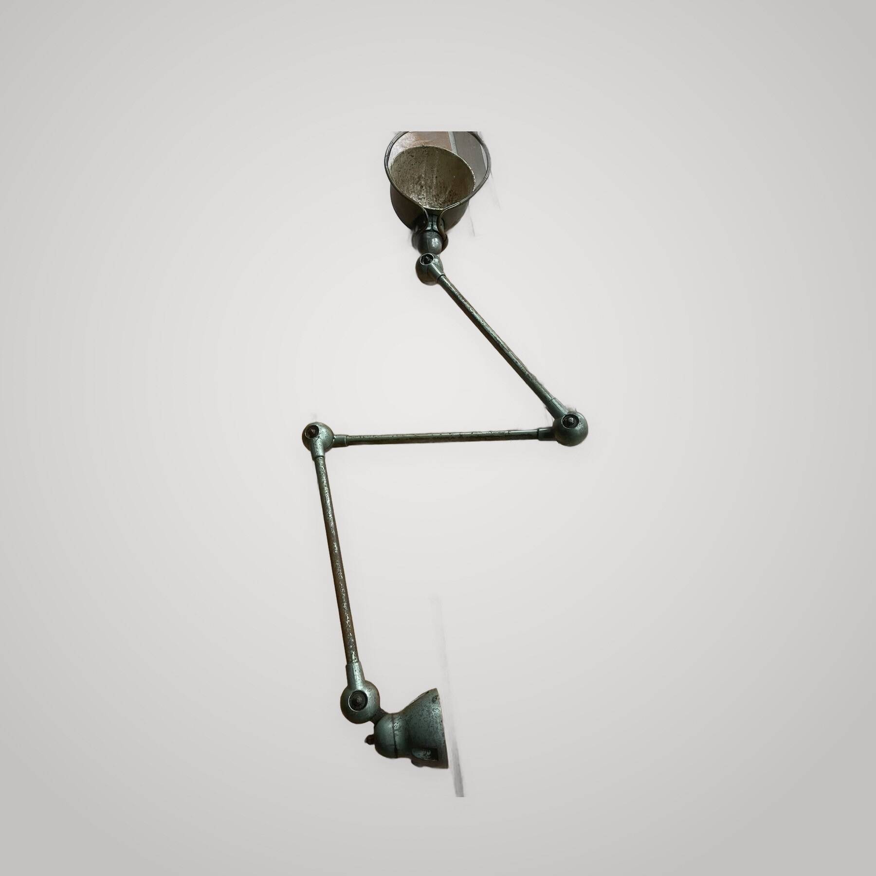 Jielde lamp with 3 arms to be restored.