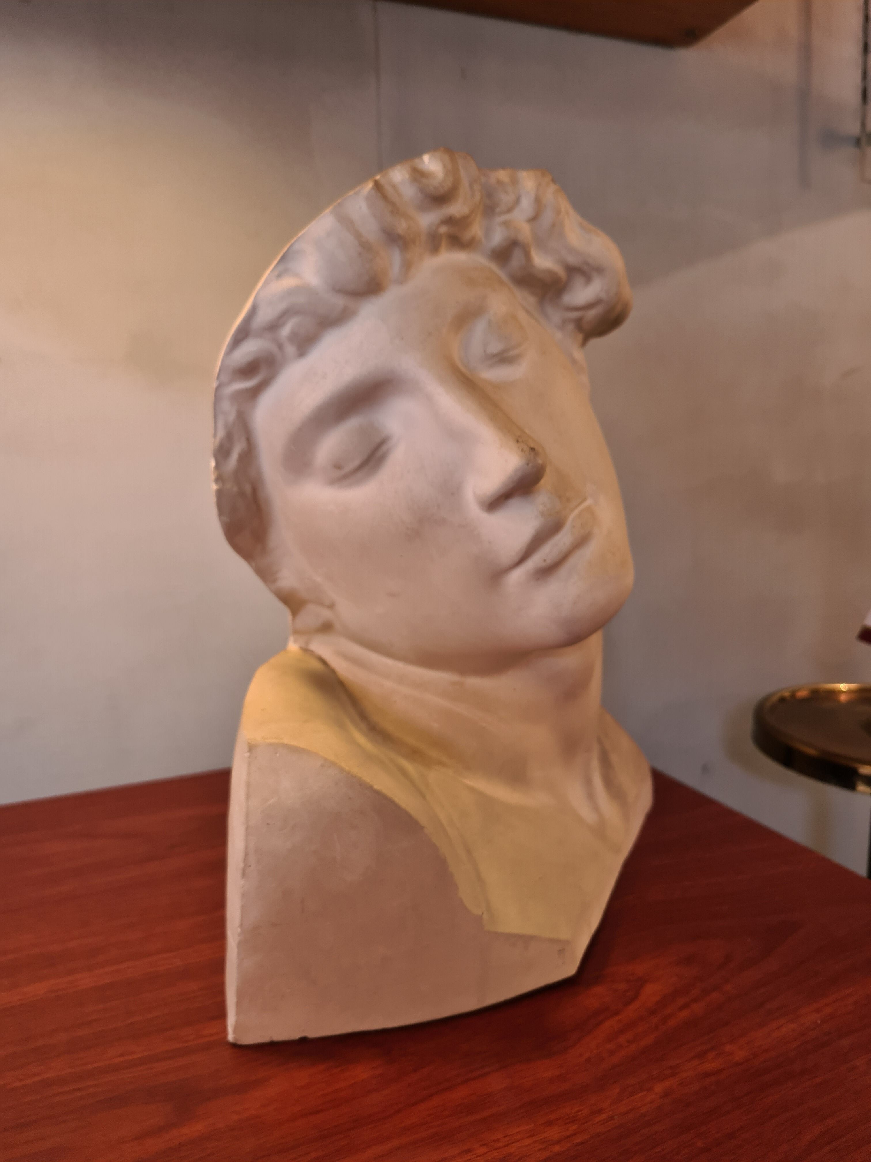 Bust the dying slave