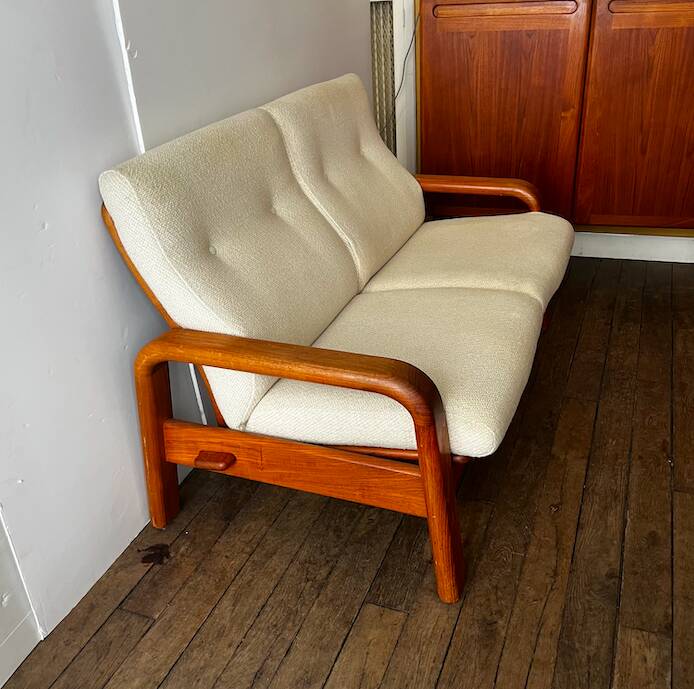 Scandinavian 2-seater bench sofa in teak and wool.