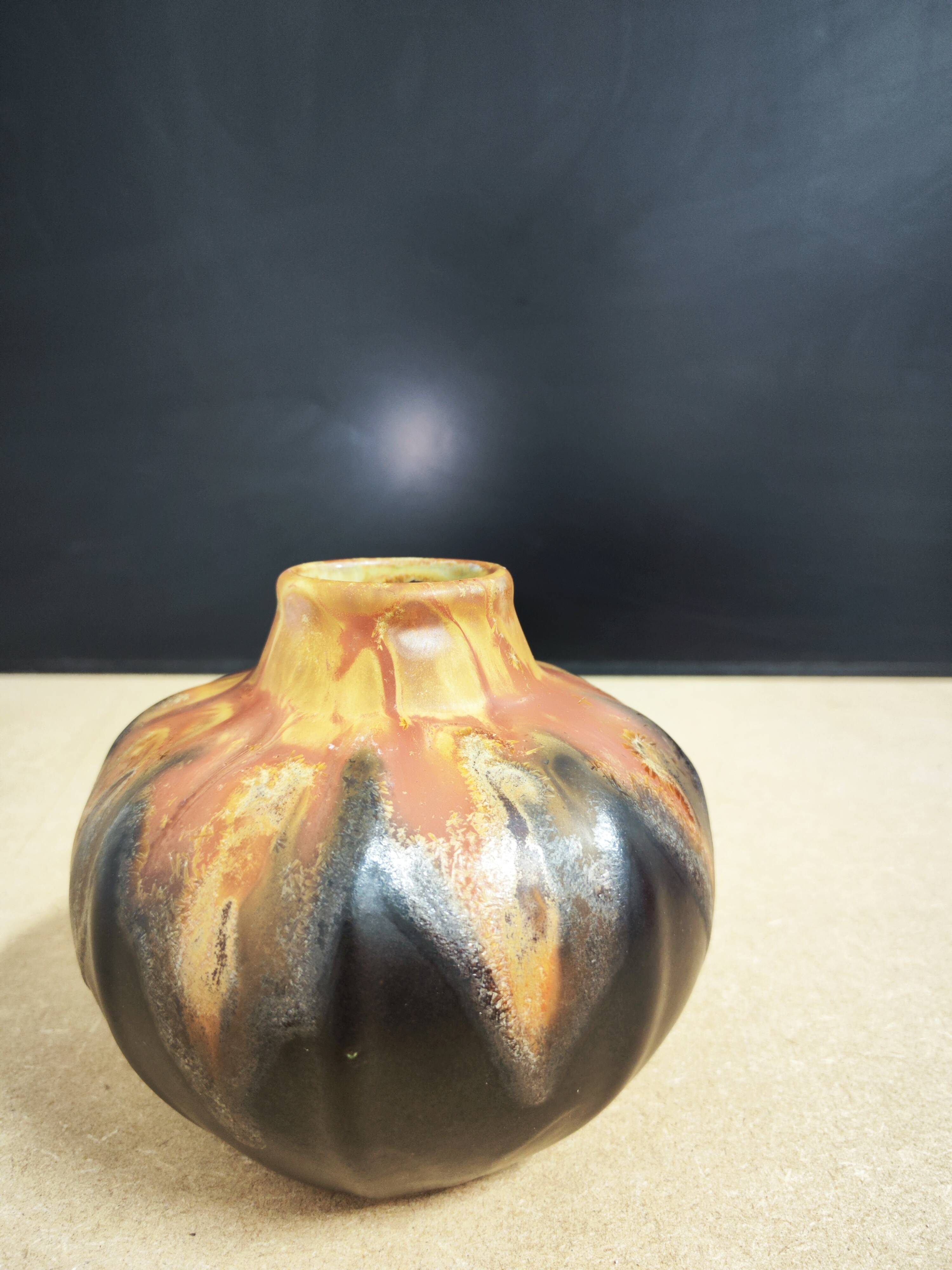 Vase boule Gilbert Metenier