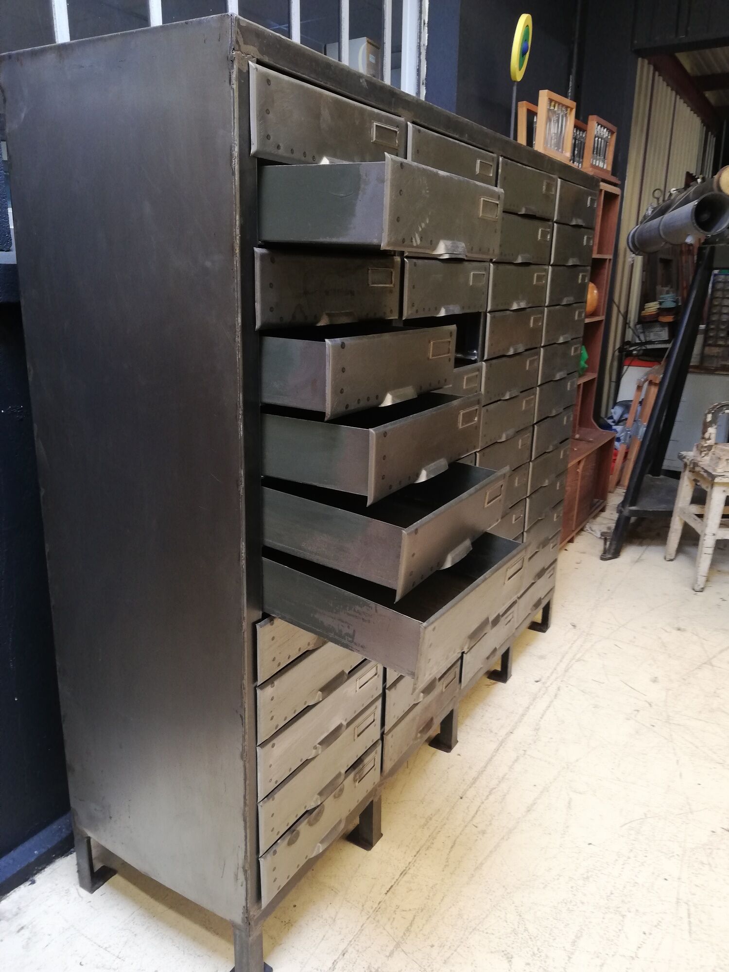 Industrial clamshell cabinet, metal lockers