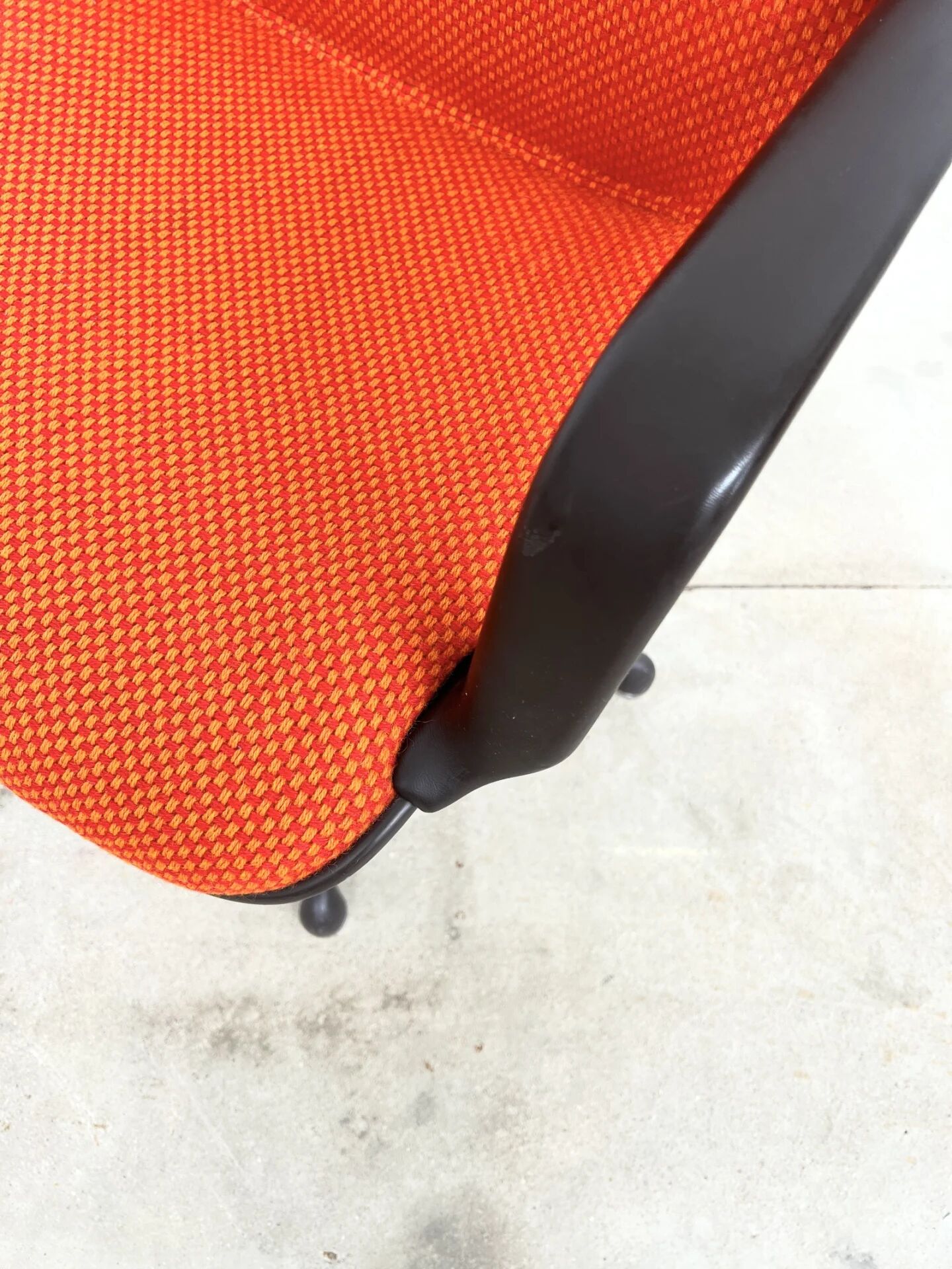 Visitor chair Charles Pollock for Comforto — orange wool, 1970s