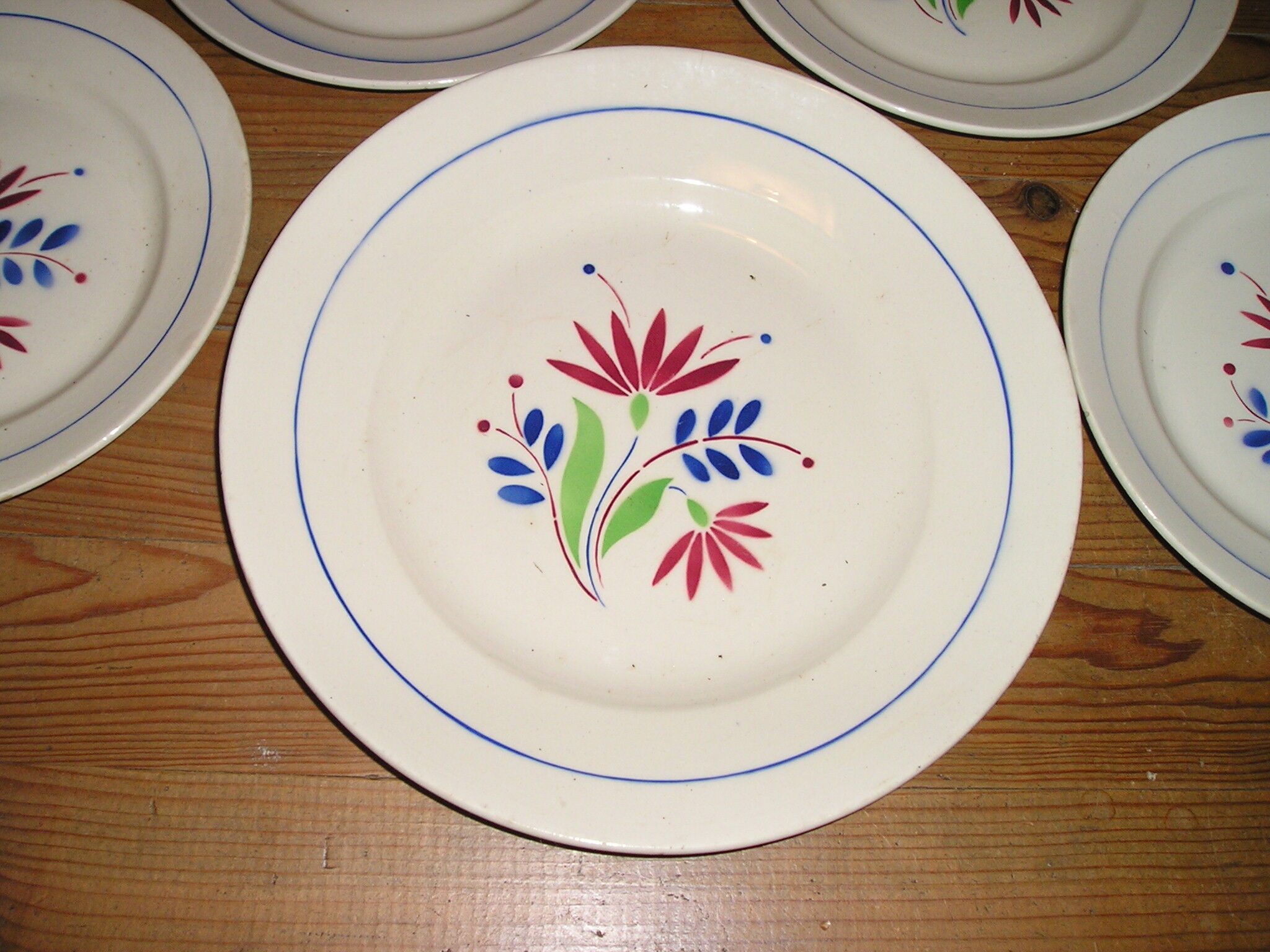 Set of 4 dinner plates and round top, K & G Luneville faience model "Rafael"