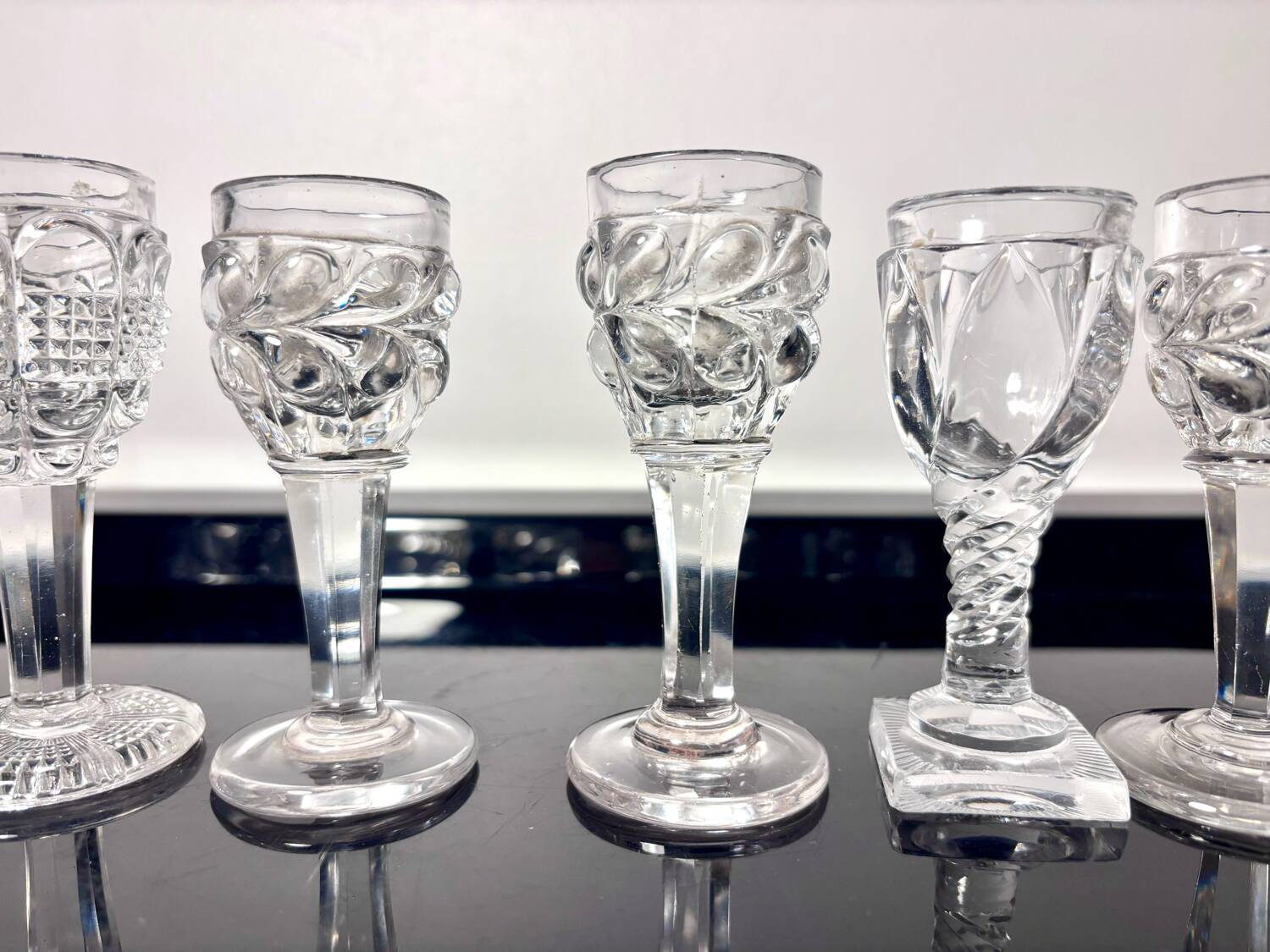 Cabaret set Baccarat 8 glasses and silver plated tray