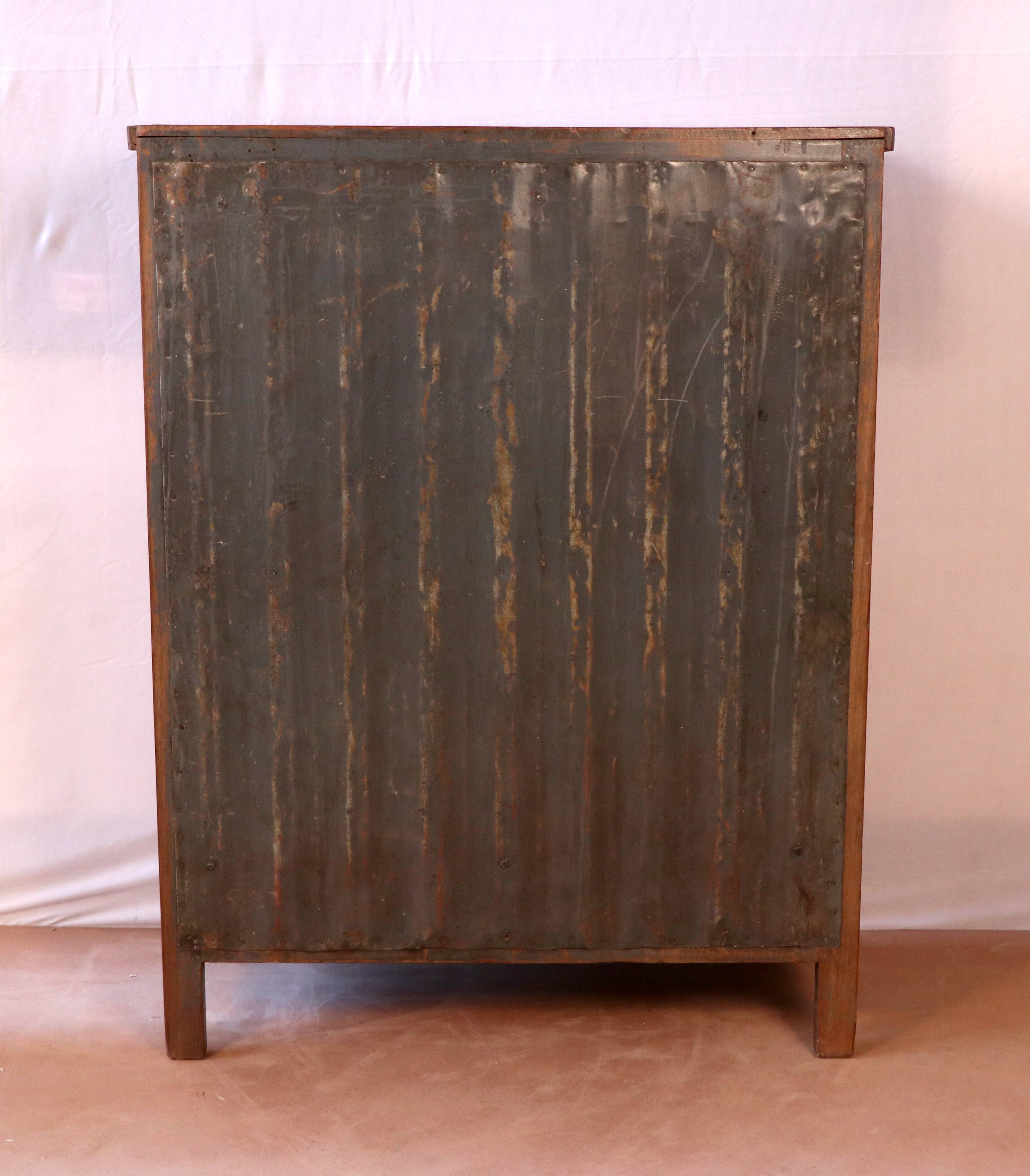 Ancien cabinet vitré en teck birman