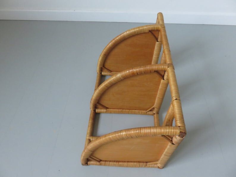 Wall angle shelf in rattan 60s 70s