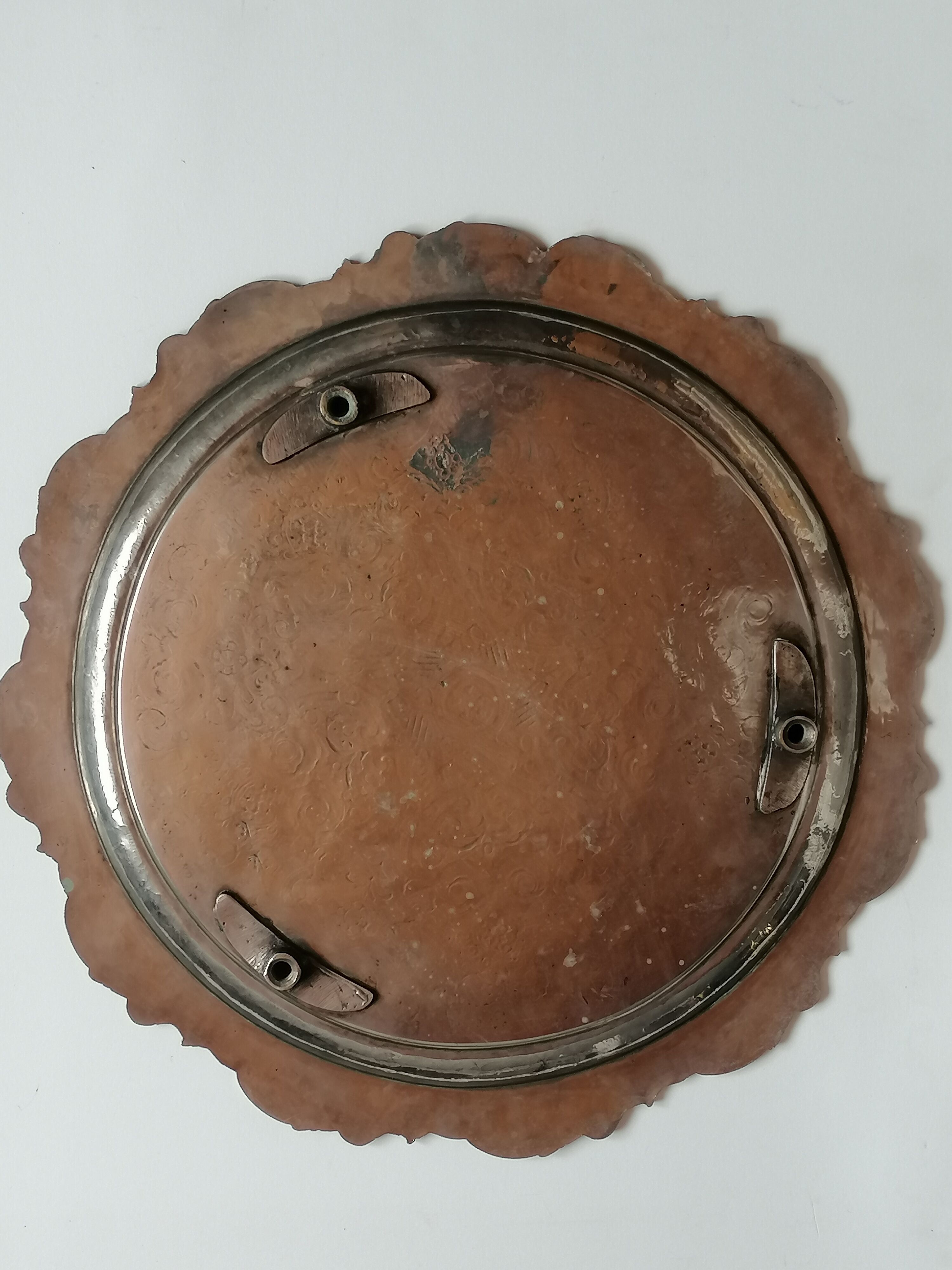 Large tin tray on removable feet