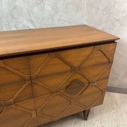 Contemporary chest of drawers