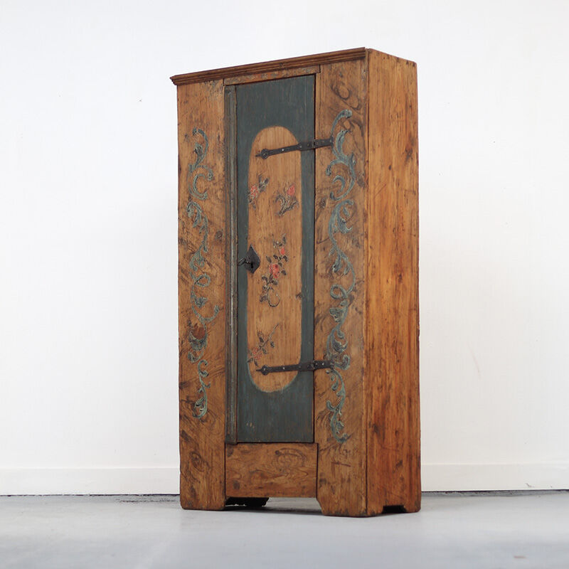 Cabinet de mariée primitif en art populaire peint de ferme antique du XVIIIe siècle