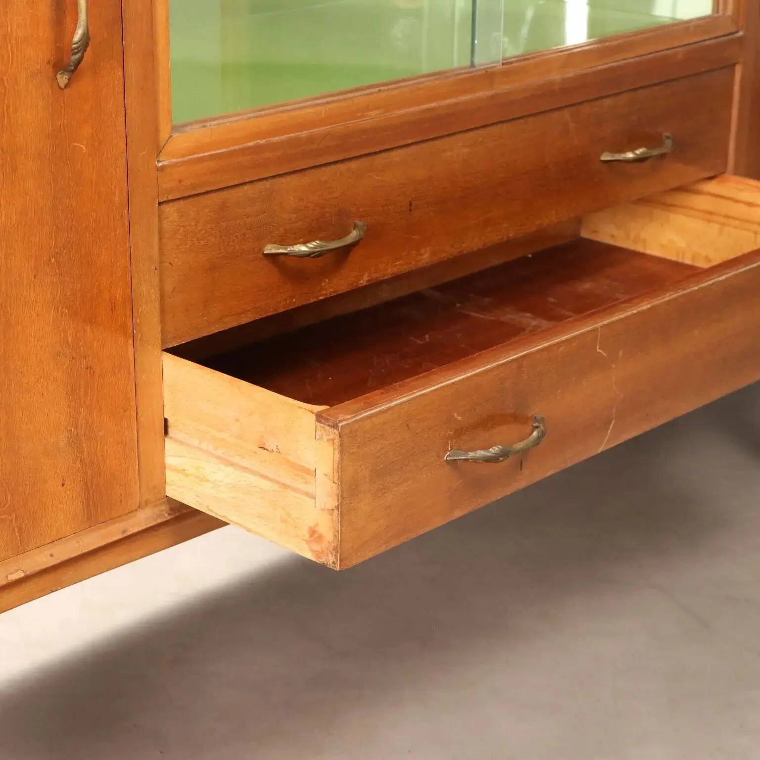 Vintage buffet in walnut veneer, Italian design from the 1960s.