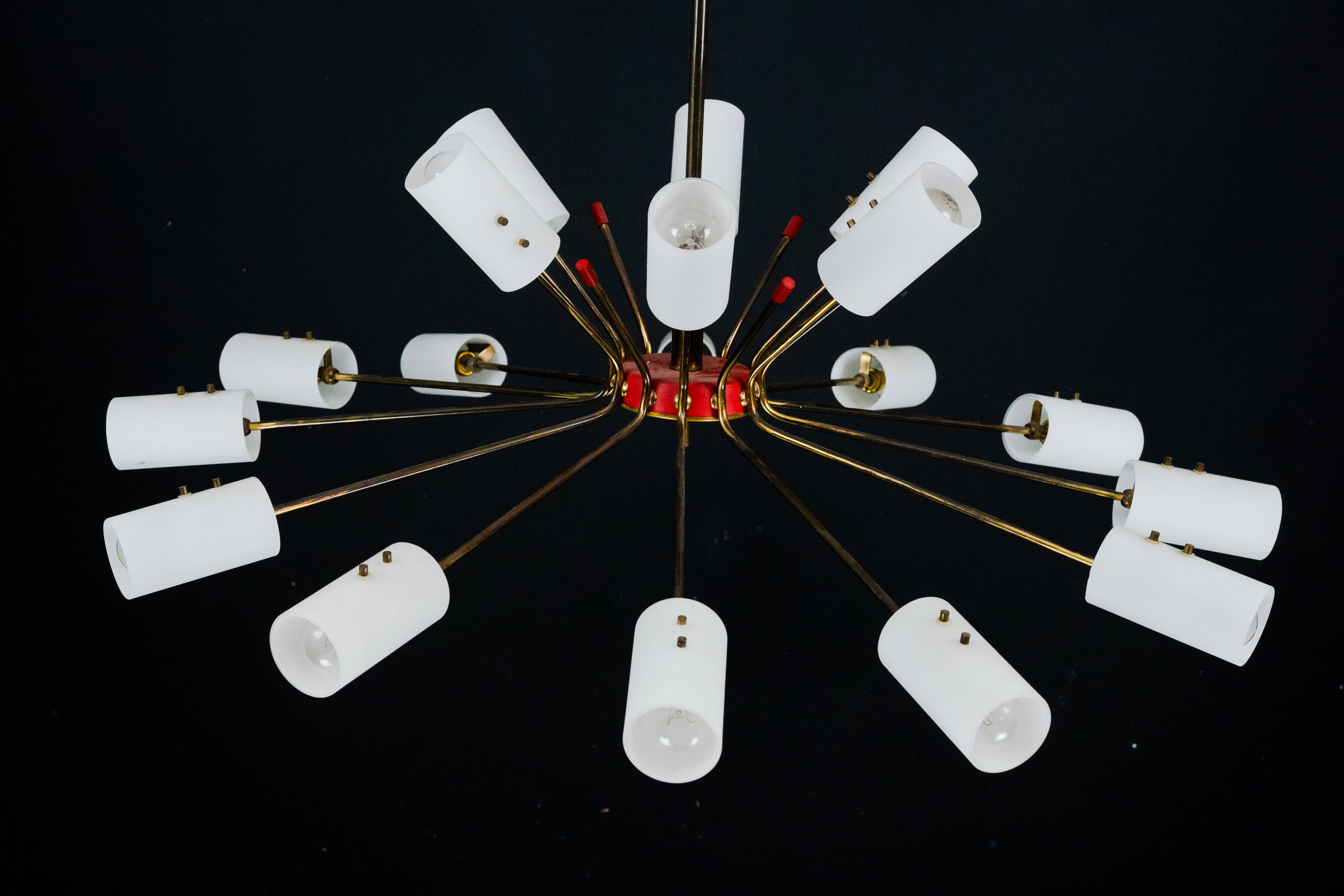 Large Mid-Century 18 arms chandelier in the manner of Arredoluce. Italy 195