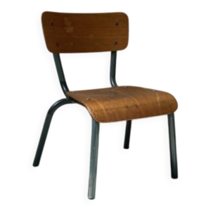 Chaise d'école maternelle