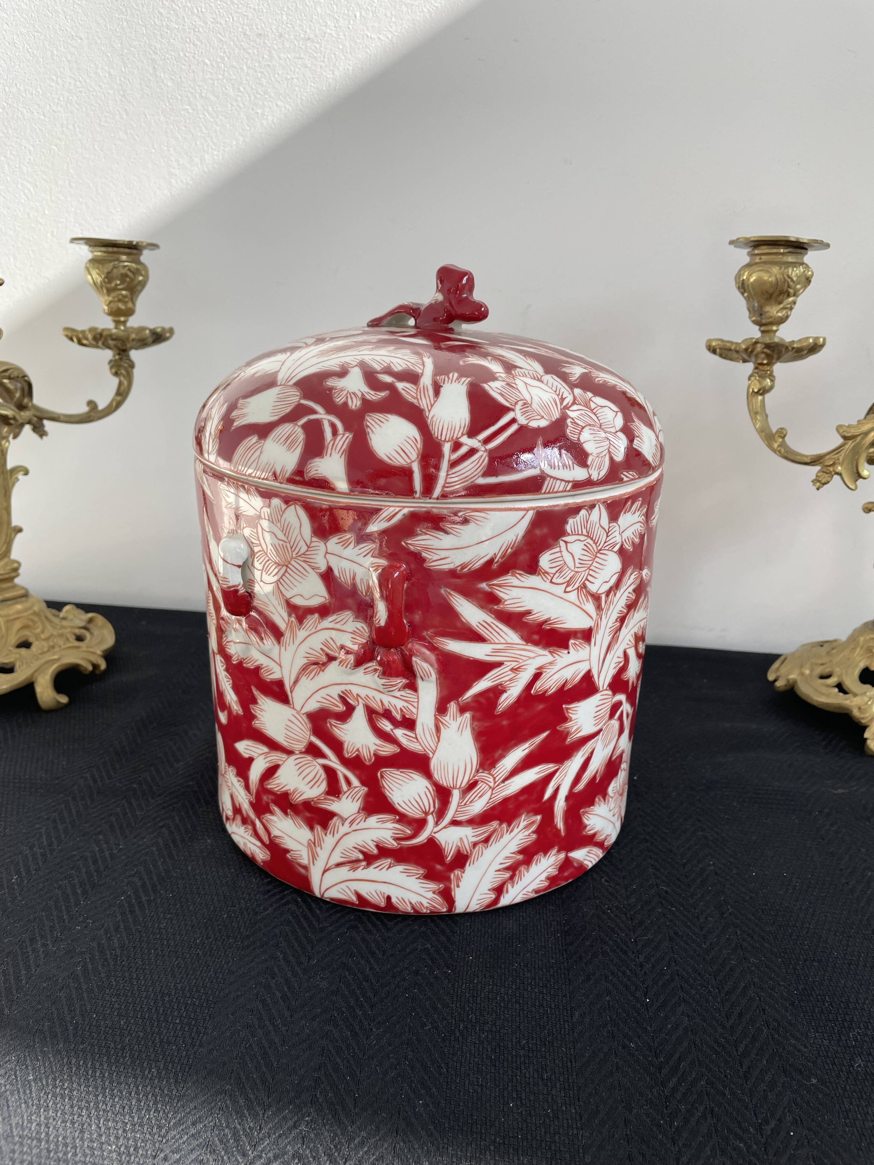 Chinese pot-cover - red - Chinese decoration of plants and flowers - China