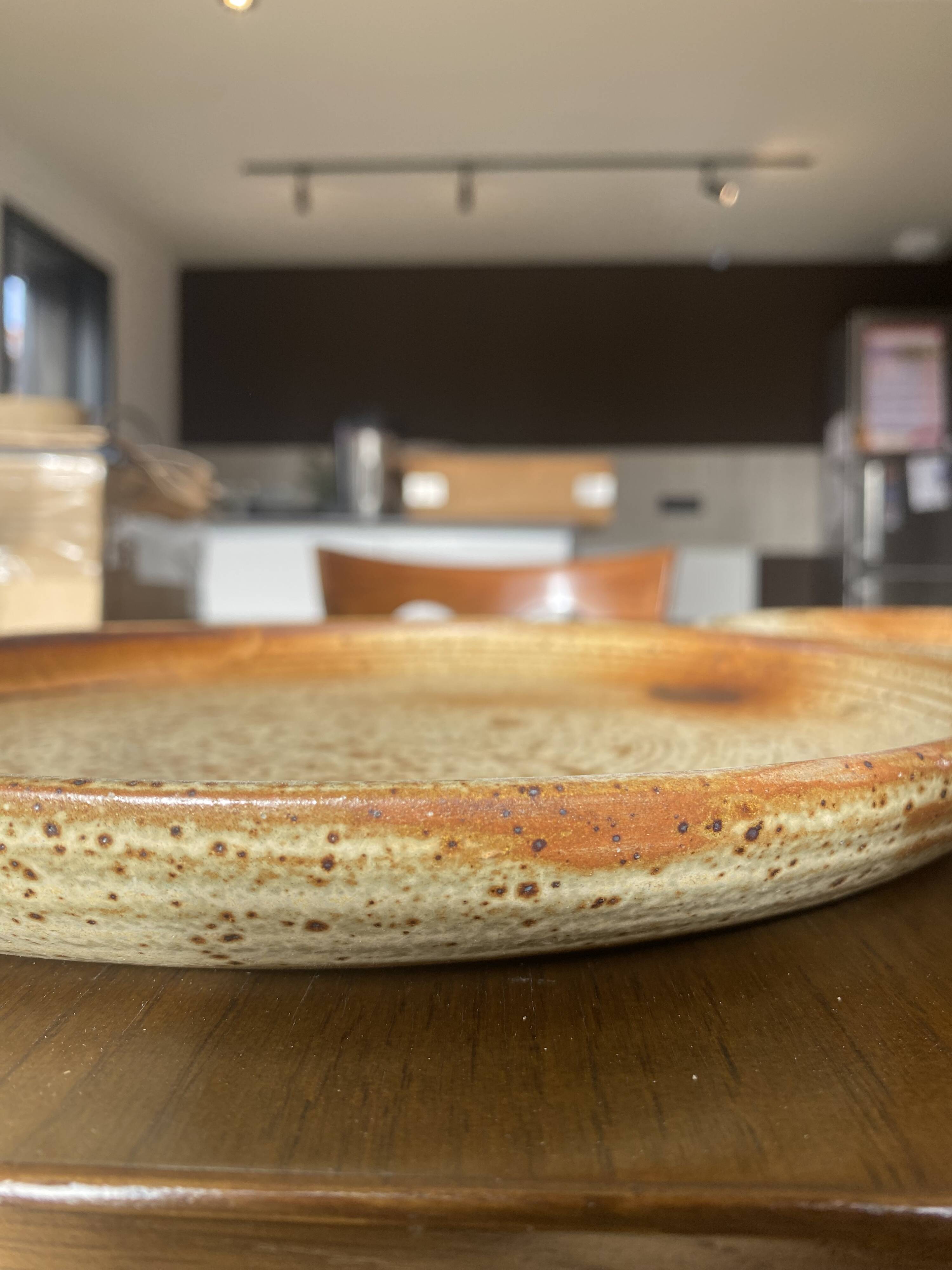 Large handmade stoneware platter – 30.5 cm – 1970s/80s