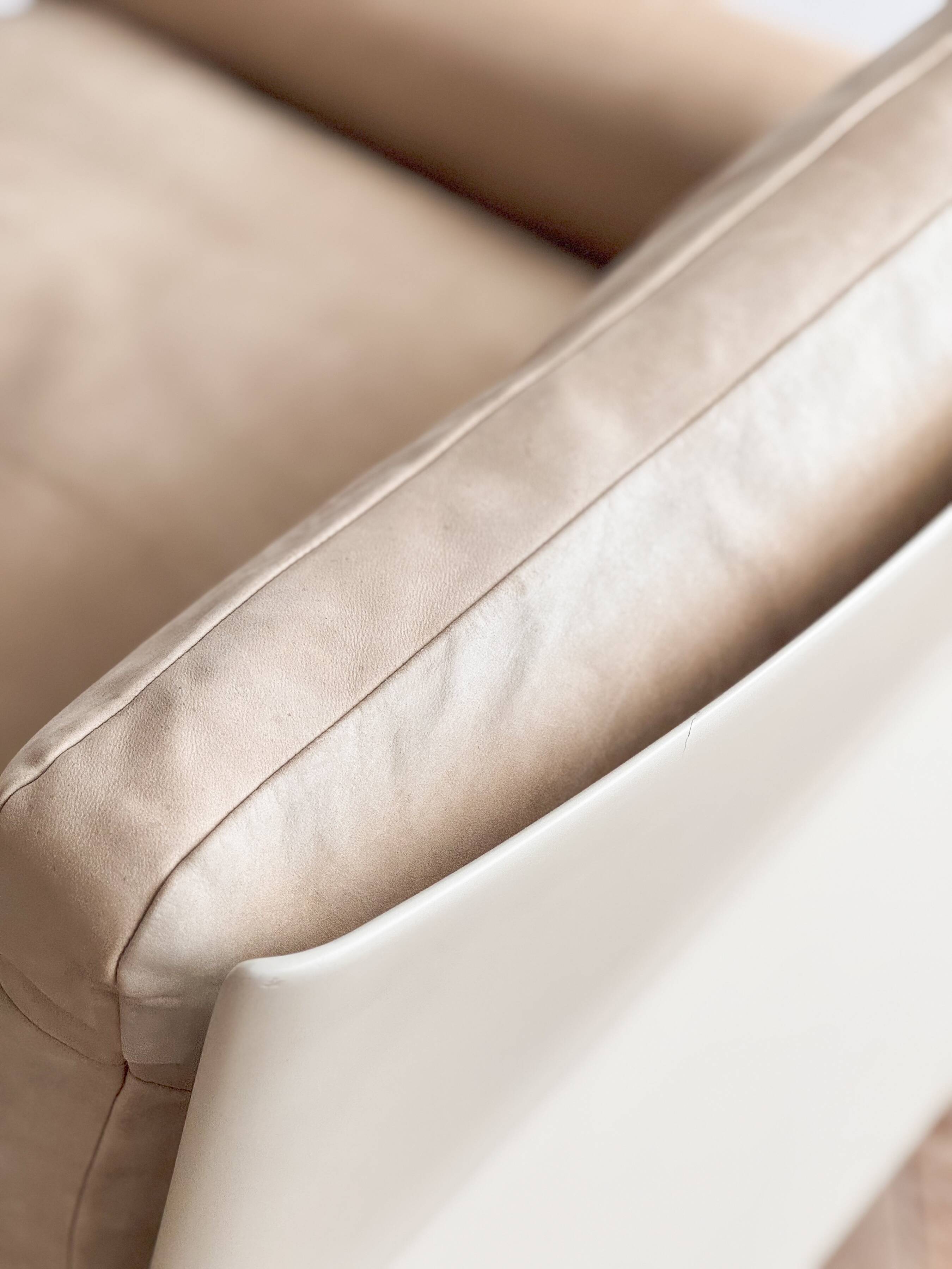 Fauteuil design 620 en cuir suédé beige par Dieter Rams, Vitsœ, Mid-Century